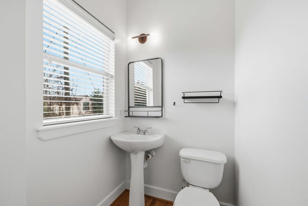 1128 W 26th Street, Houston, TX 77008 Half restroom-second floor