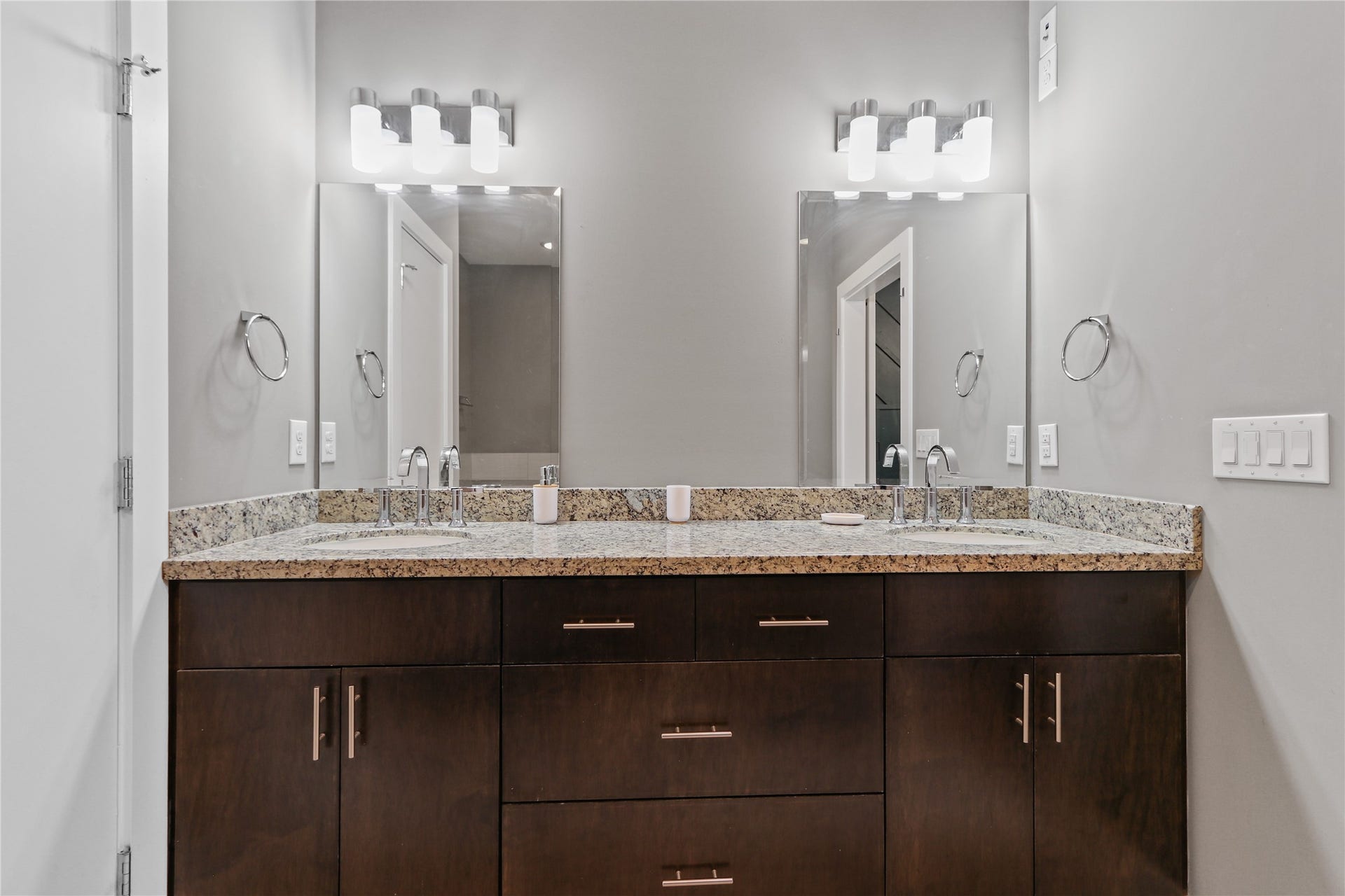 2105 Hadley Street, Houston, TX 77003 2105 Hadley Street, Houston, TX 77003