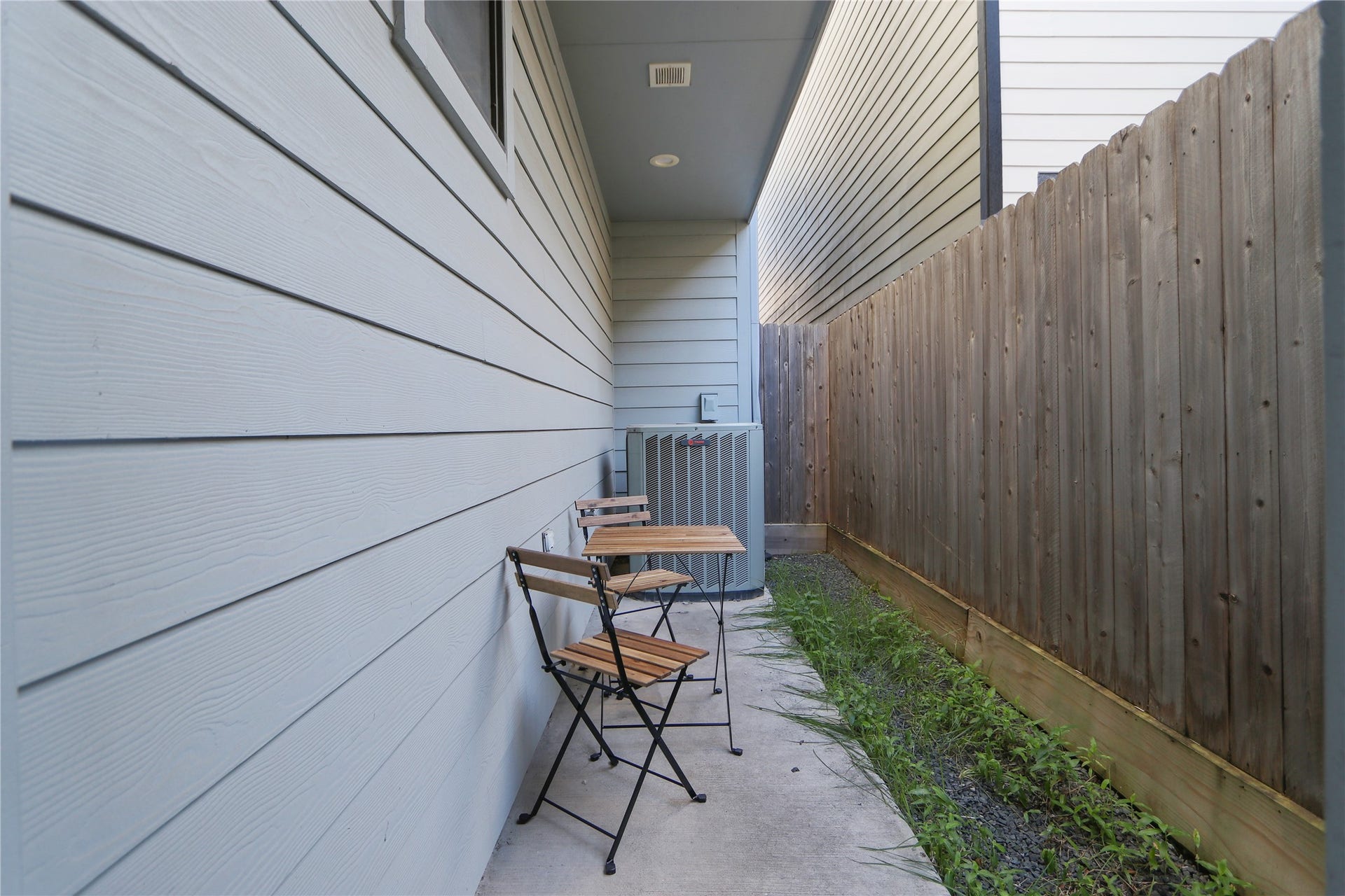 2105 Hadley Street, Houston, TX 77003 2105 Hadley Street, Houston, TX 77003