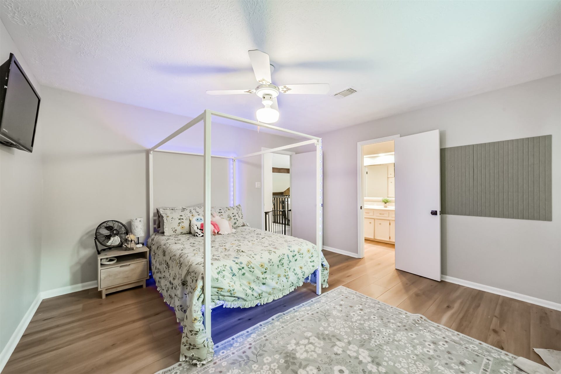 7618 Hurst Forest Drive, Humble, TX 77346 Direct access to the adjoining bathroom adds everyday convenience to this comfortable bedroom. Theres room to settle in with your favorite furnishings, while wood-look flooring creates a warm, cohesive feel.