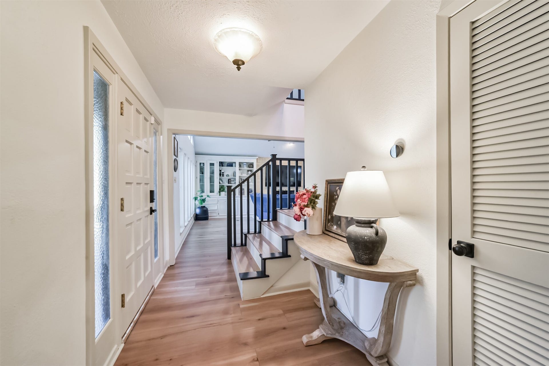 7618 Hurst Forest Drive, Humble, TX 77346 Warm wood-look flooring and a soft neutral palette give the entry a comfortable, cohesive feel. The hallway draws you toward the living spaces while offering a natural spot for a console table and personal touches.