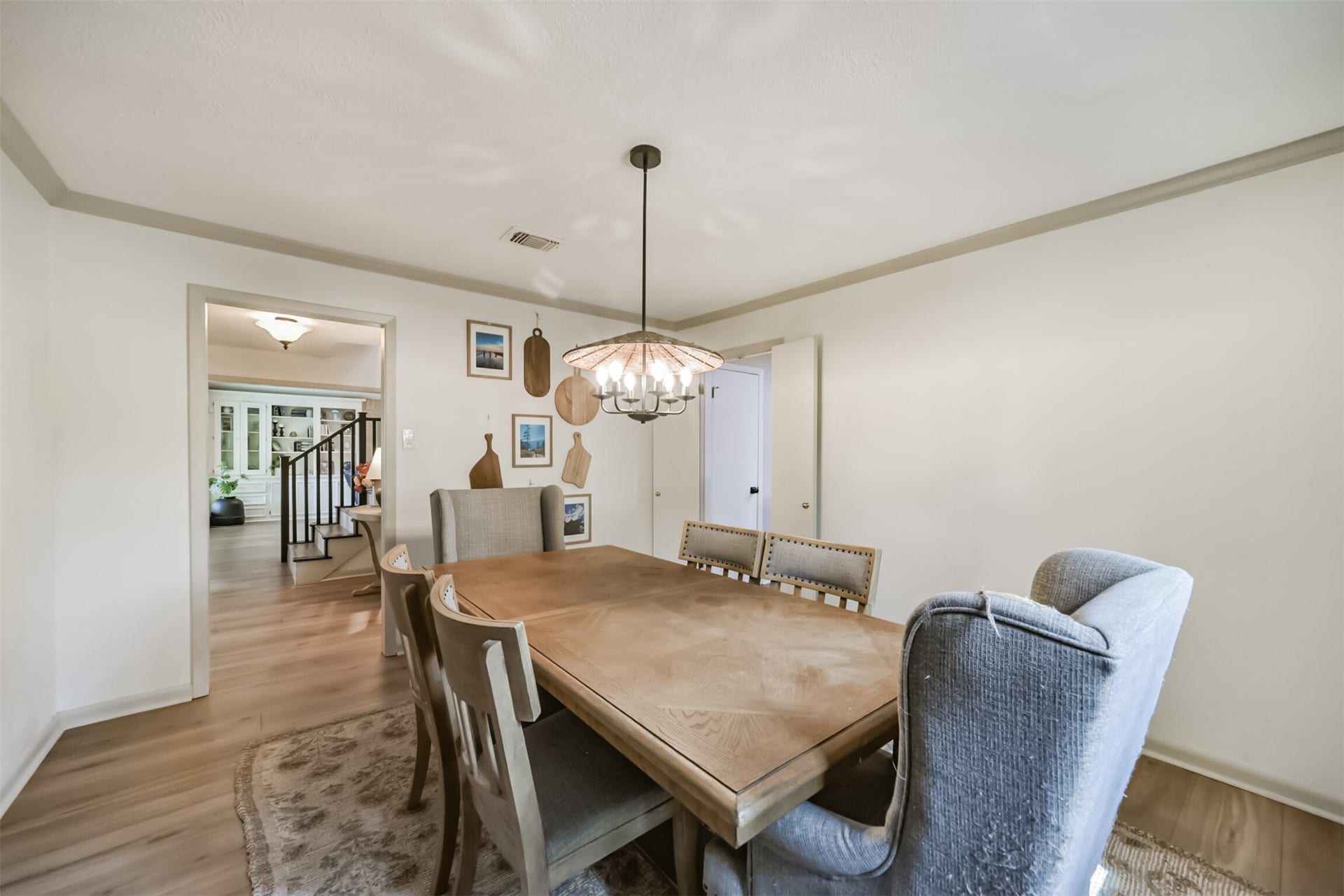 7618 Hurst Forest Drive, Humble, TX 77346 With room for a generous dining table, this space is ready for everything from dinner parties to everyday meals. Its connection to the entry hall gives guests an easy path through the home while preserving a distinct place to gather.