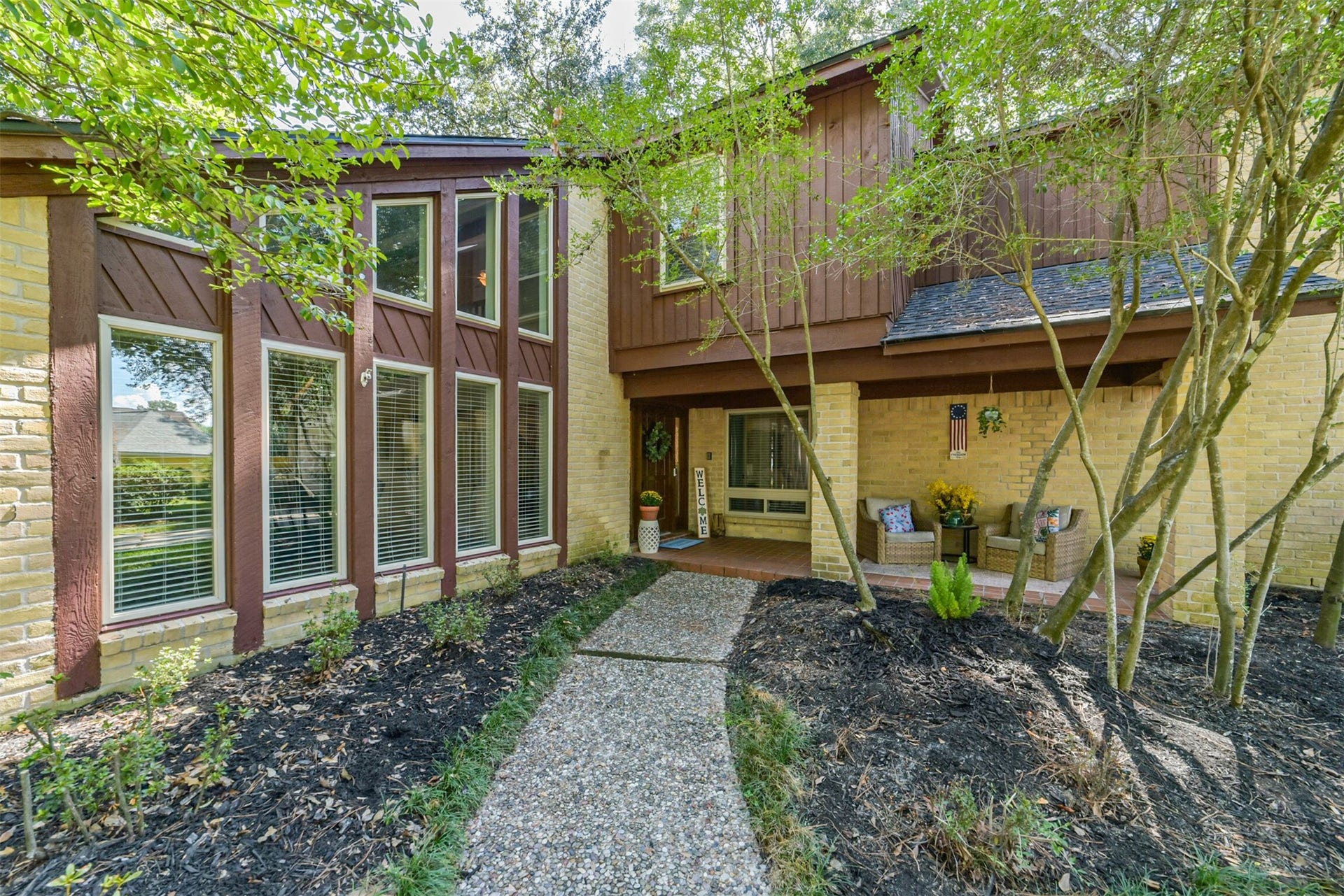 7618 Hurst Forest Drive, Humble, TX 77346 Dramatic two-story windows make a striking architectural statement and welcome natural light inside. The sheltered entry and landscaped walkway create a gracious welcome for everyday arrivals and visiting guests.