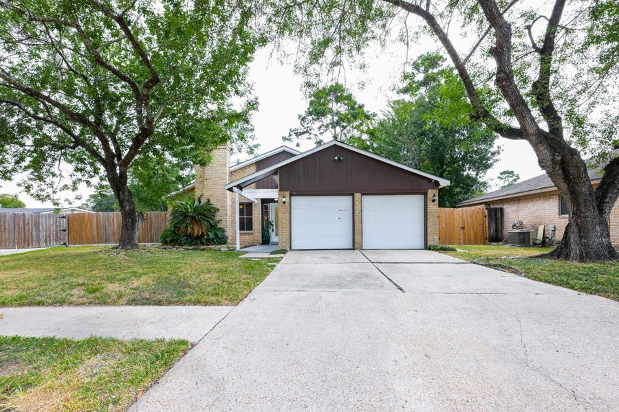 Property photo for 7211 Foxside Lane, Humble, TX