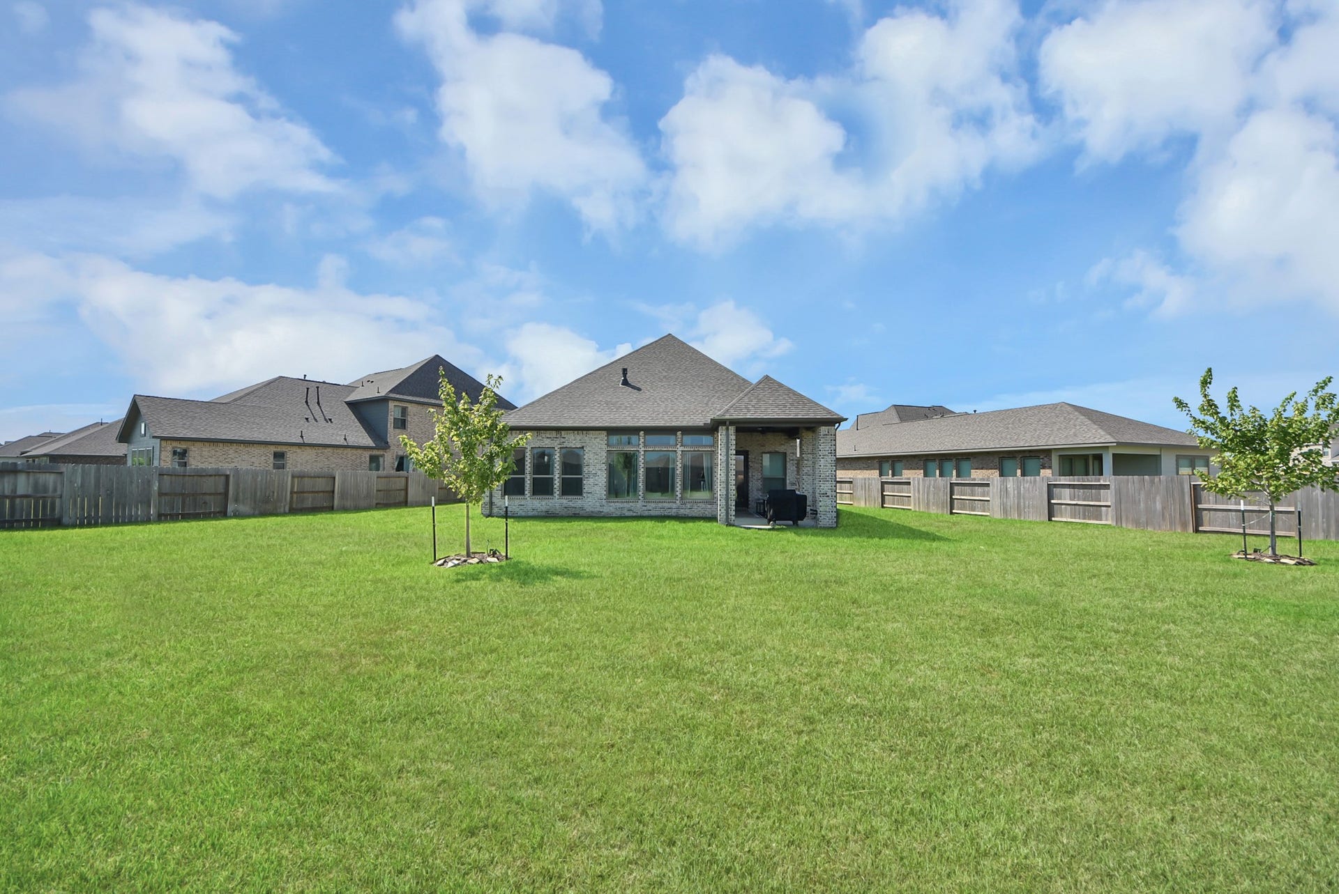 2995 Tantara Drive, Katy, TX 77493 Spacious backyard with a covered patio, perfect for outdoor relaxation and entertainment.