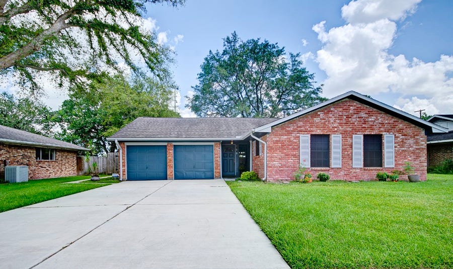 Property photo for 609 Mary Ann Drive, Friendswood, TX