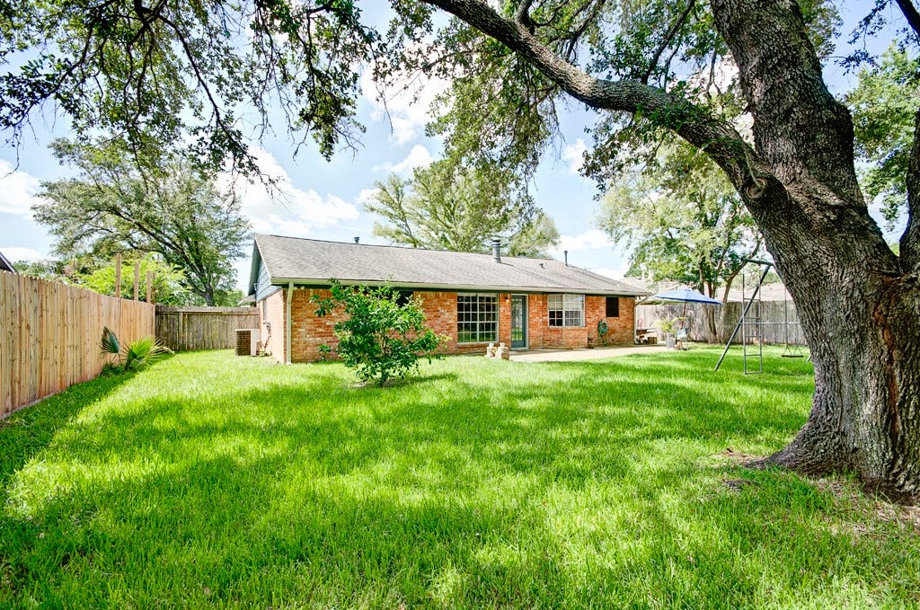 609 Mary Ann Drive, Friendswood, TX 77546 609 Mary Ann Drive, Friendswood, TX 77546