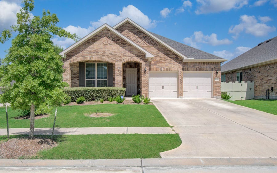 Property photo for 10442 Eastern Bluestar Drive, Conroe, TX