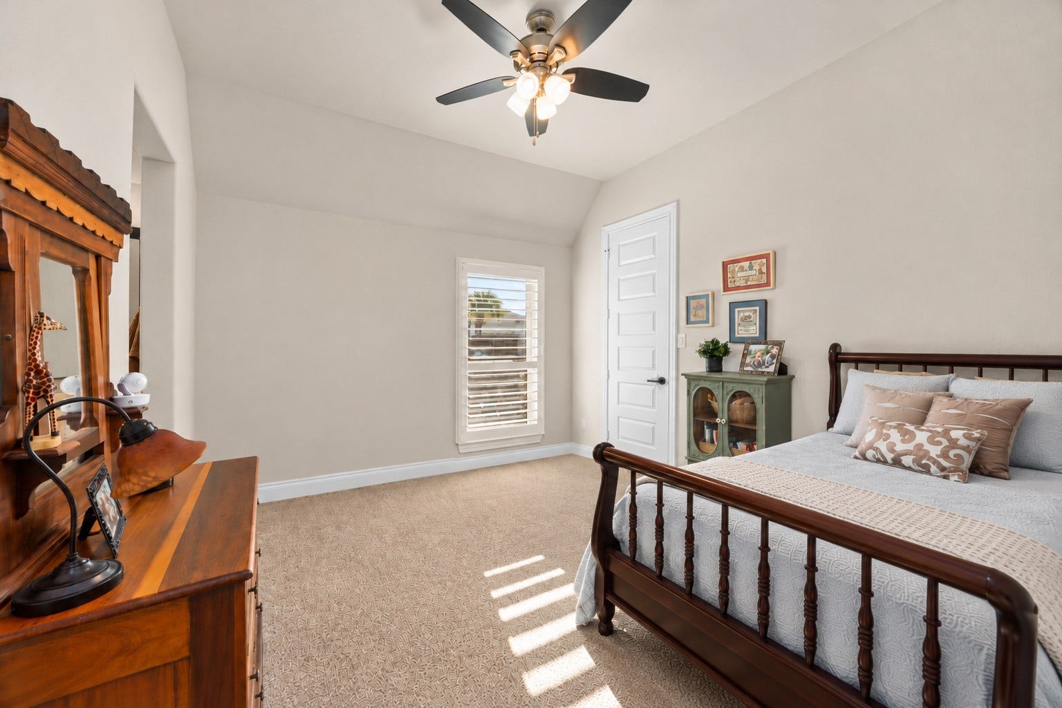 7403 Kinglet Court, Katy, TX 77493 2nd Bedroom with Jack-N-Jill bathroom- LARGE walk-in closet