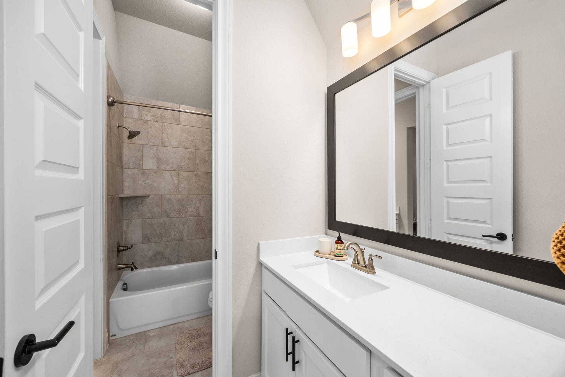 7403 Kinglet Court, Katy, TX 77493 Jack-N-Jill between bedroom 1 & 2