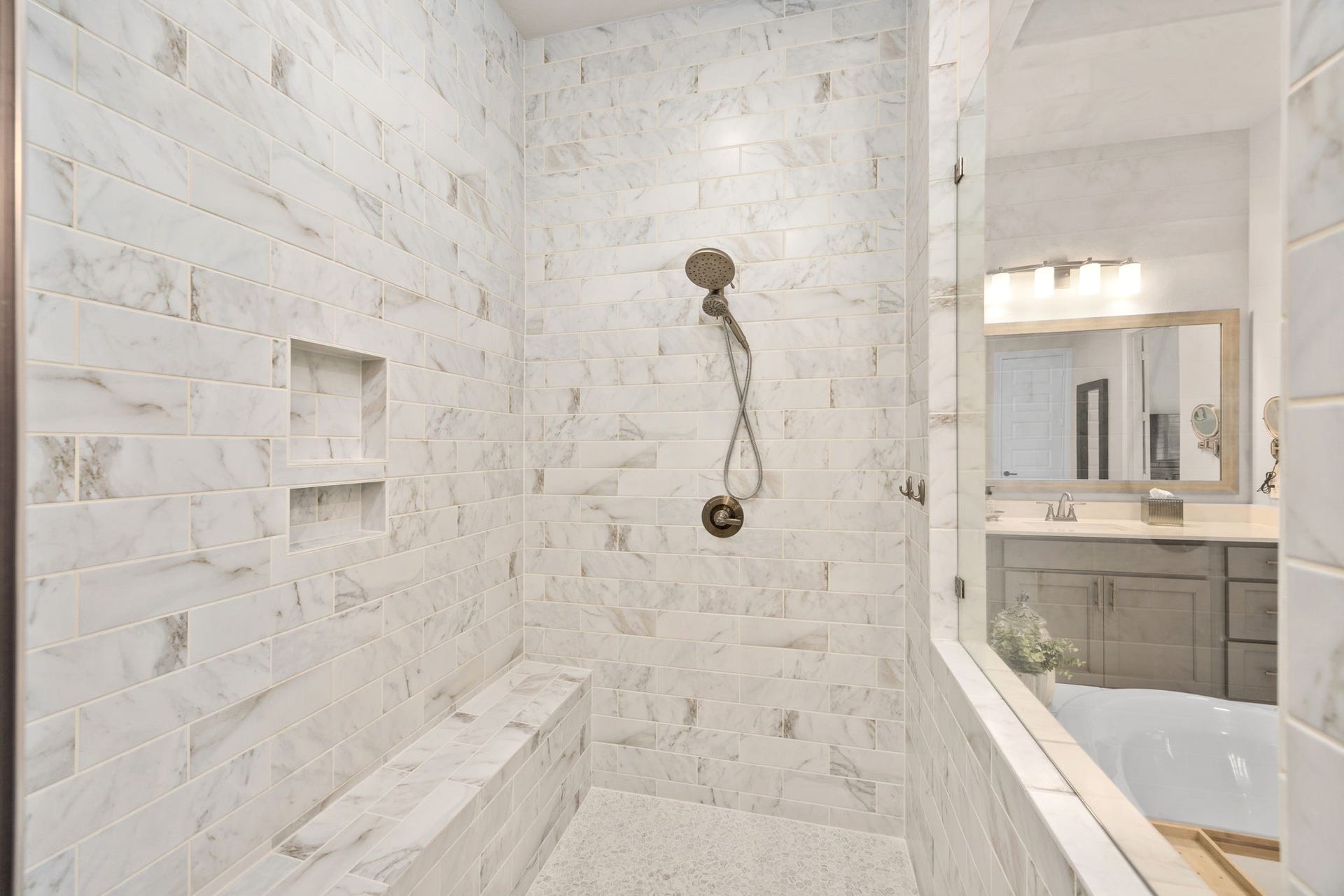 7403 Kinglet Court, Katy, TX 77493 Seated bench spans the entire shower wall