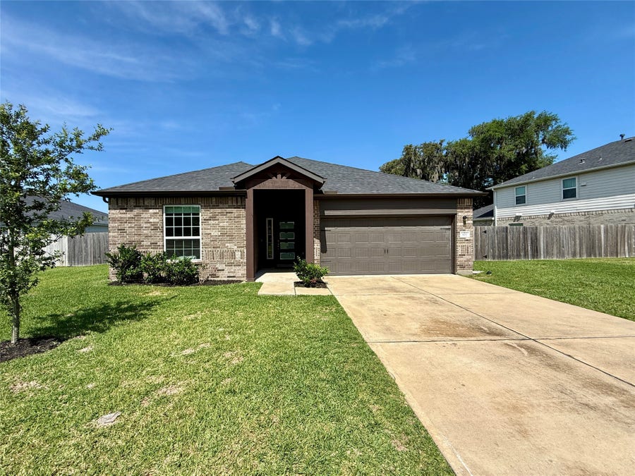 Property photo for 307 Twin Lakes Blvd West, West Columbia, TX