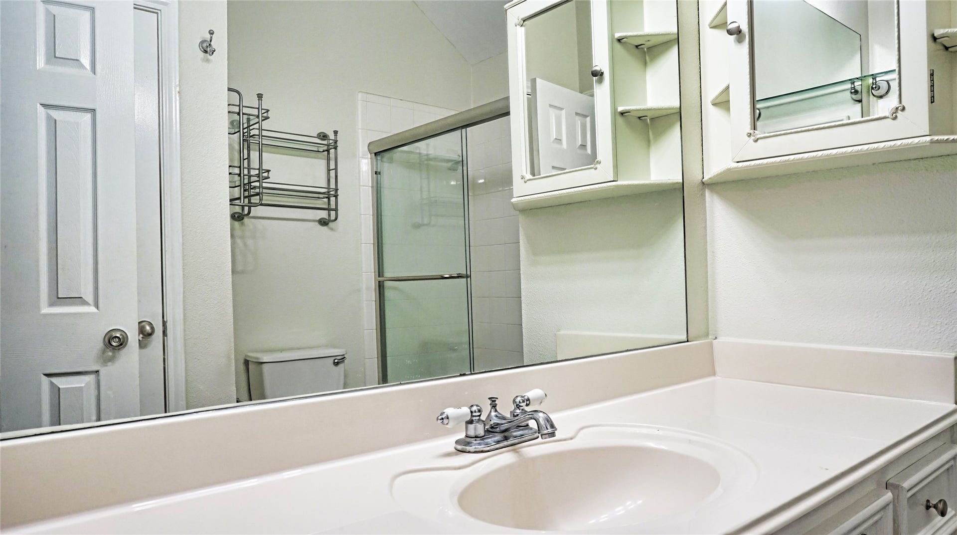 22147 Canyonwood Park Lane, Richmond, TX 77469 2nd full bath
