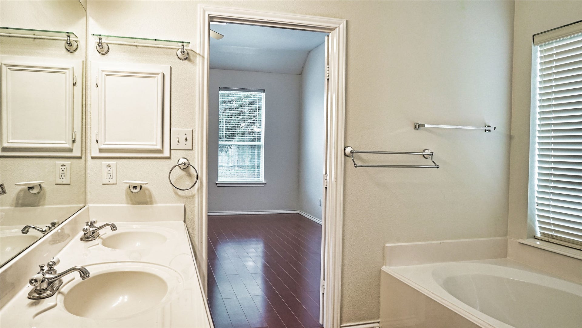 22147 Canyonwood Park Lane, Richmond, TX 77469 Primary bath