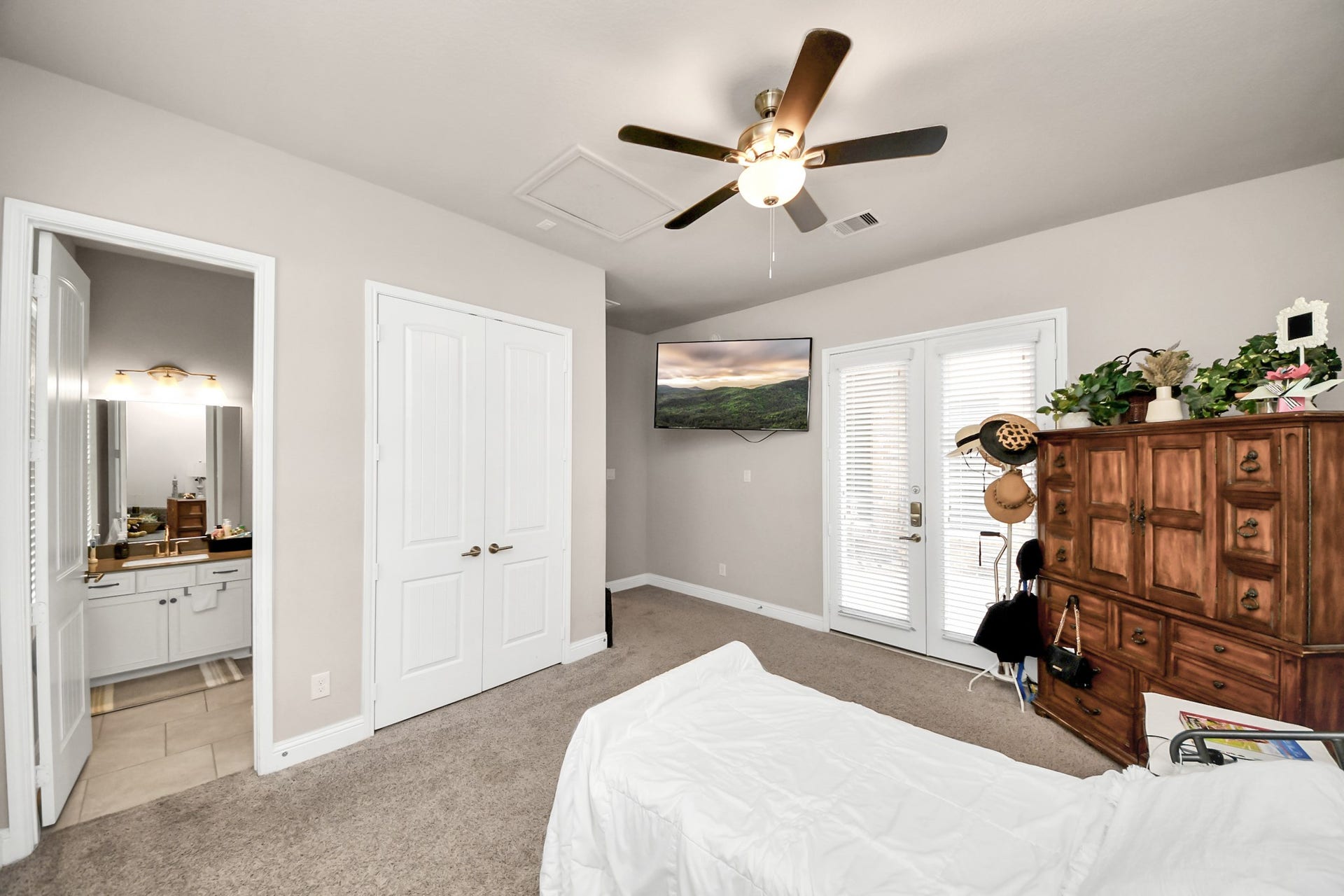 14926 Dogwood View Lane, Cypress, TX 77429 Second Primary Bedroom Downstairs With Full Bathroom Attached.