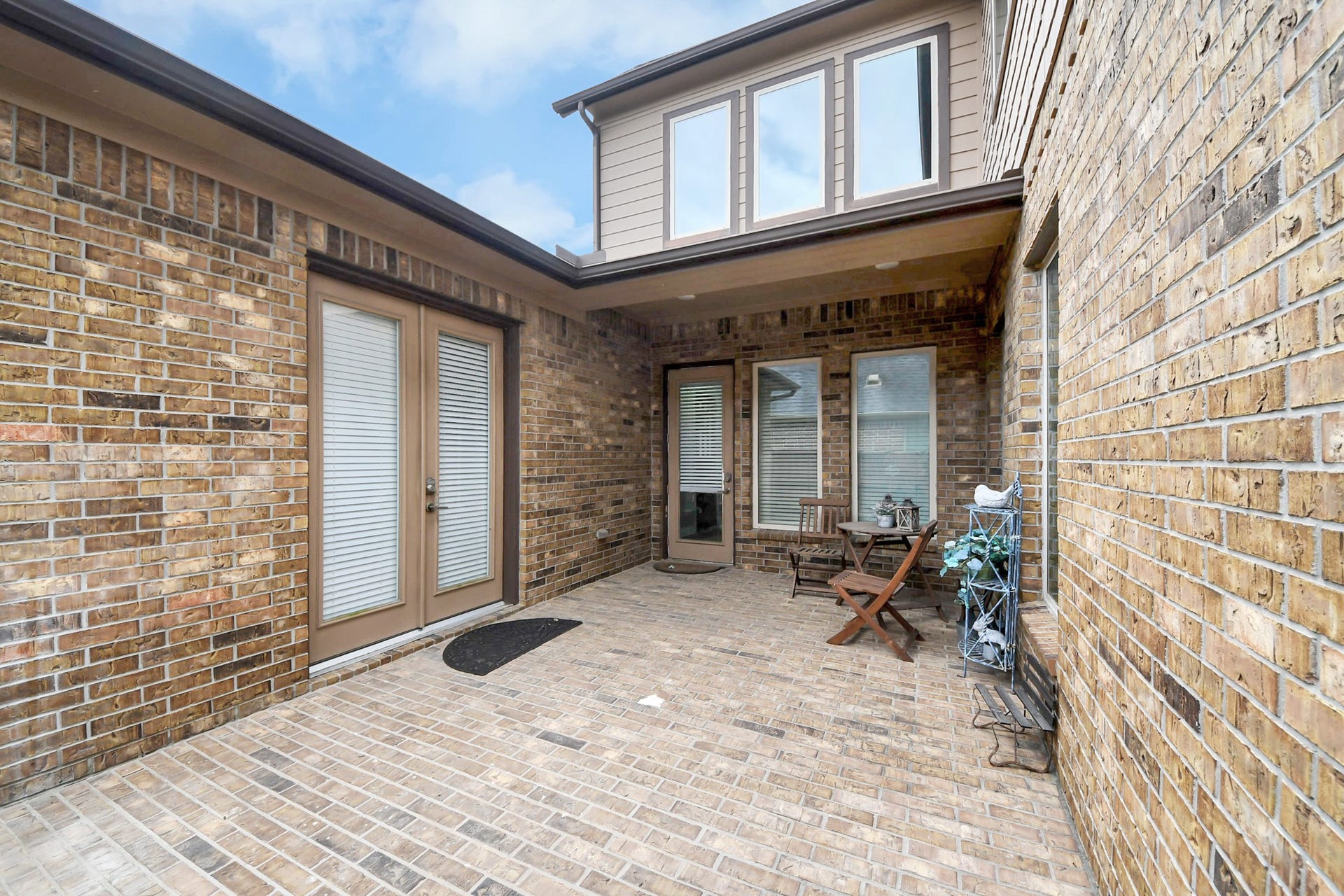 14926 Dogwood View Lane, Cypress, TX 77429 Outdoor courtyard with direct access from the second primary downstairs!