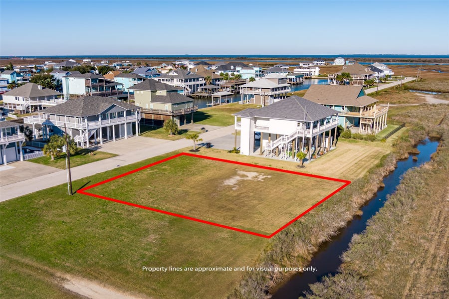 Property photo for 1170 Lagoon Drive, Crystal Beach, TX