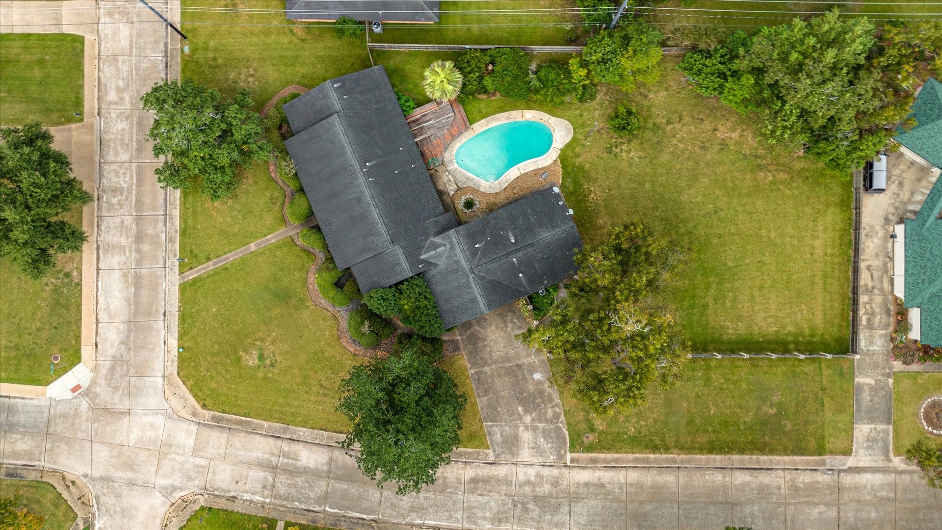 102 Oyster Bend Lane, Lake Jackson, TX 77566