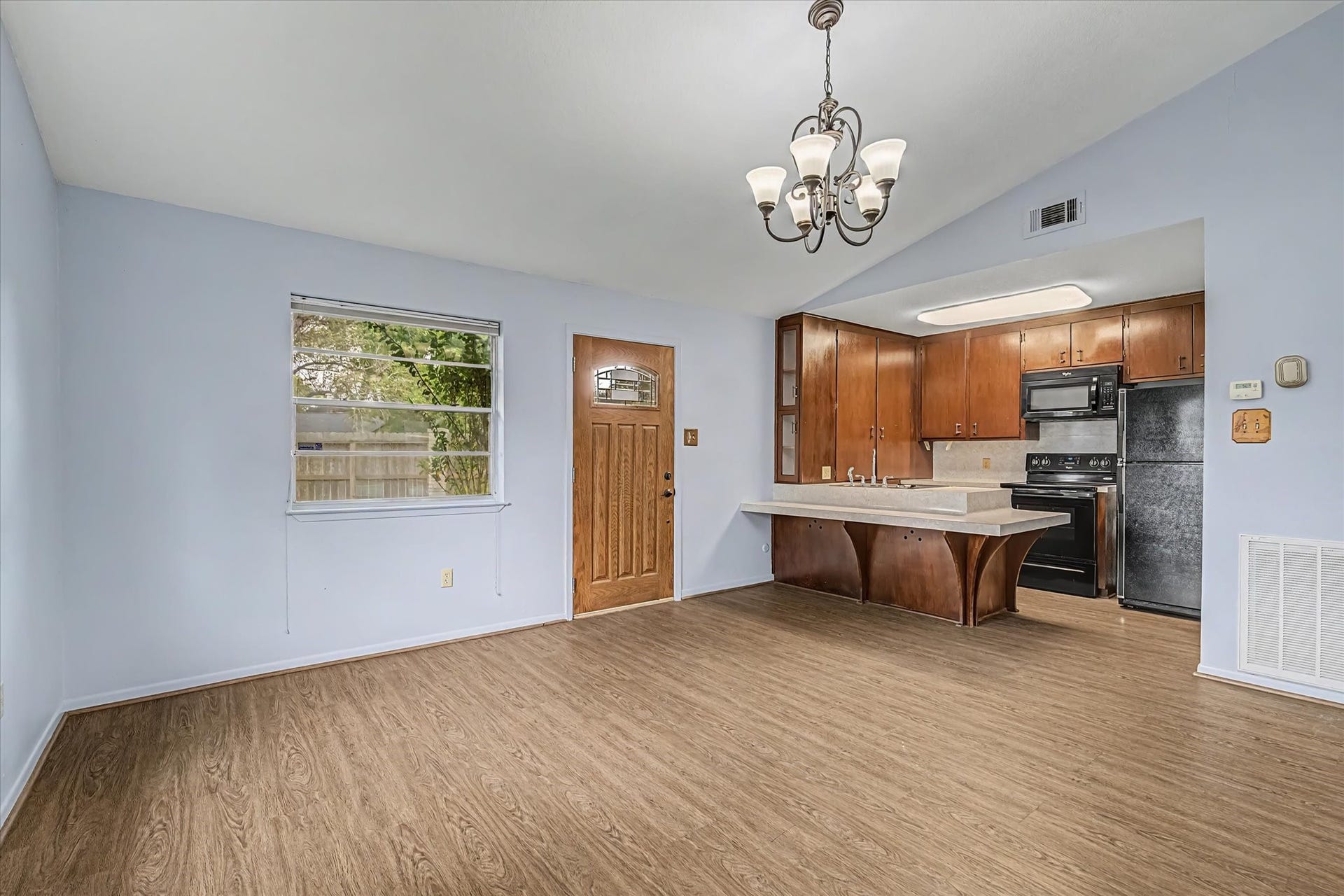 102 Oyster Bend Lane, Lake Jackson, TX 77566