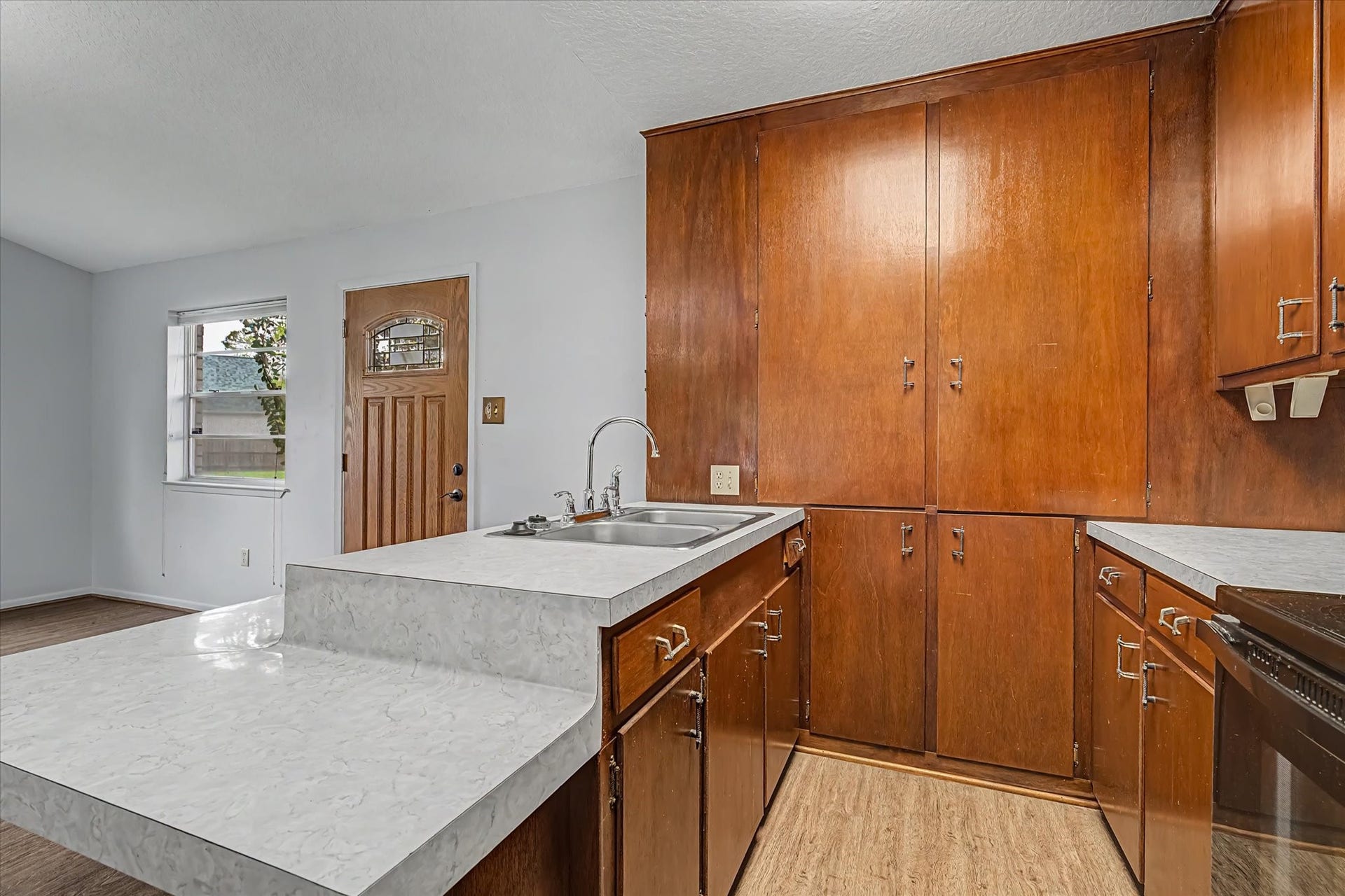 102 Oyster Bend Lane, Lake Jackson, TX 77566