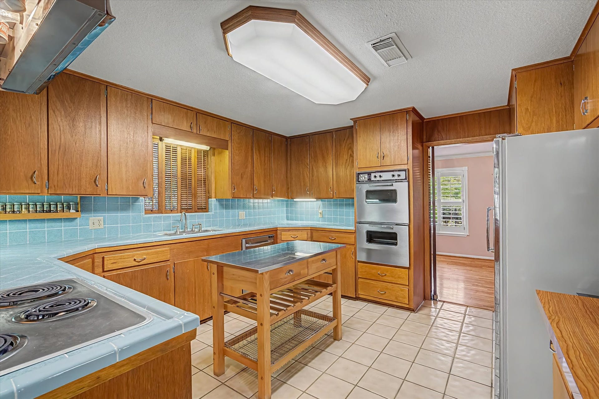 102 Oyster Bend Lane, Lake Jackson, TX 77566