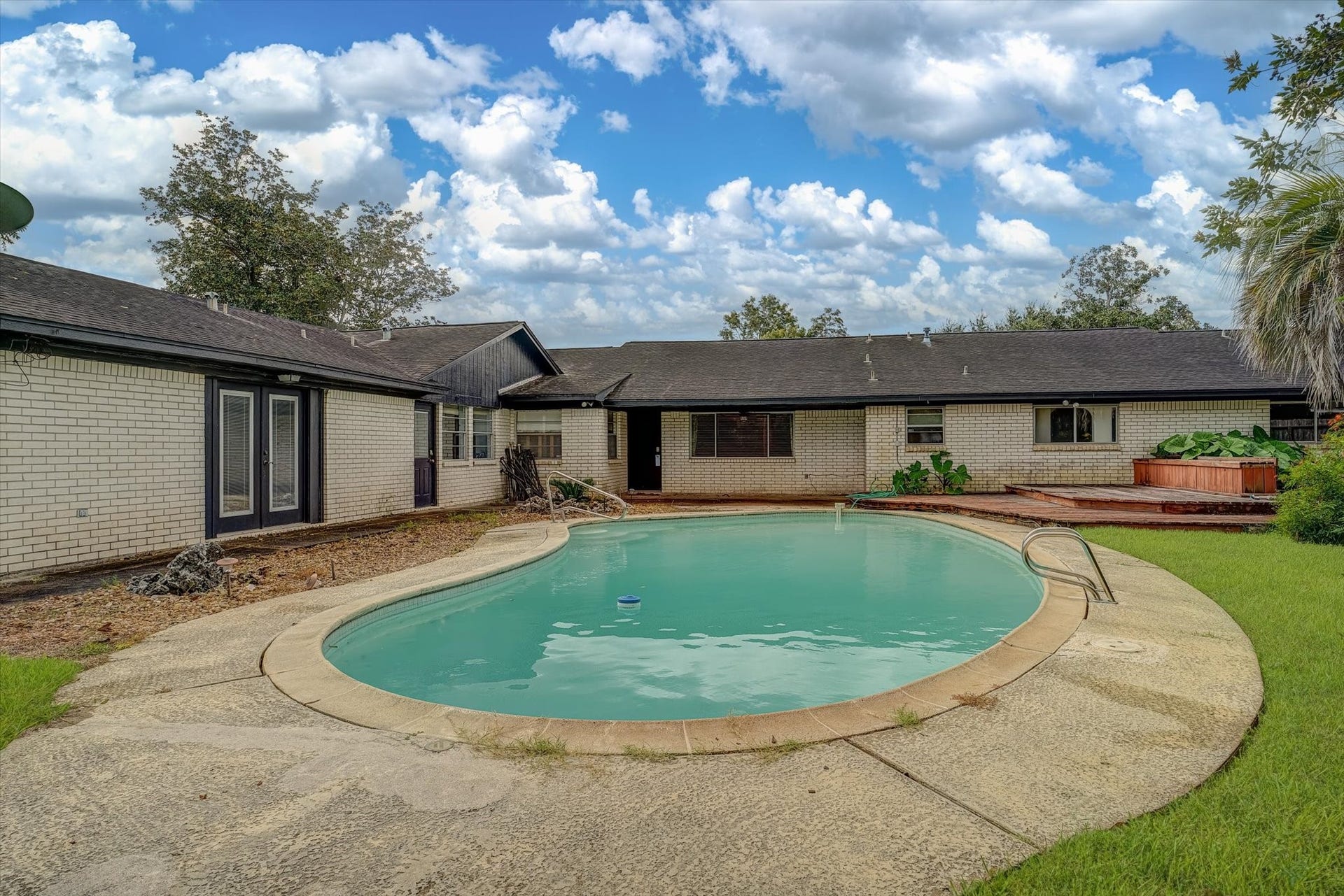 102 Oyster Bend Lane, Lake Jackson, TX 77566