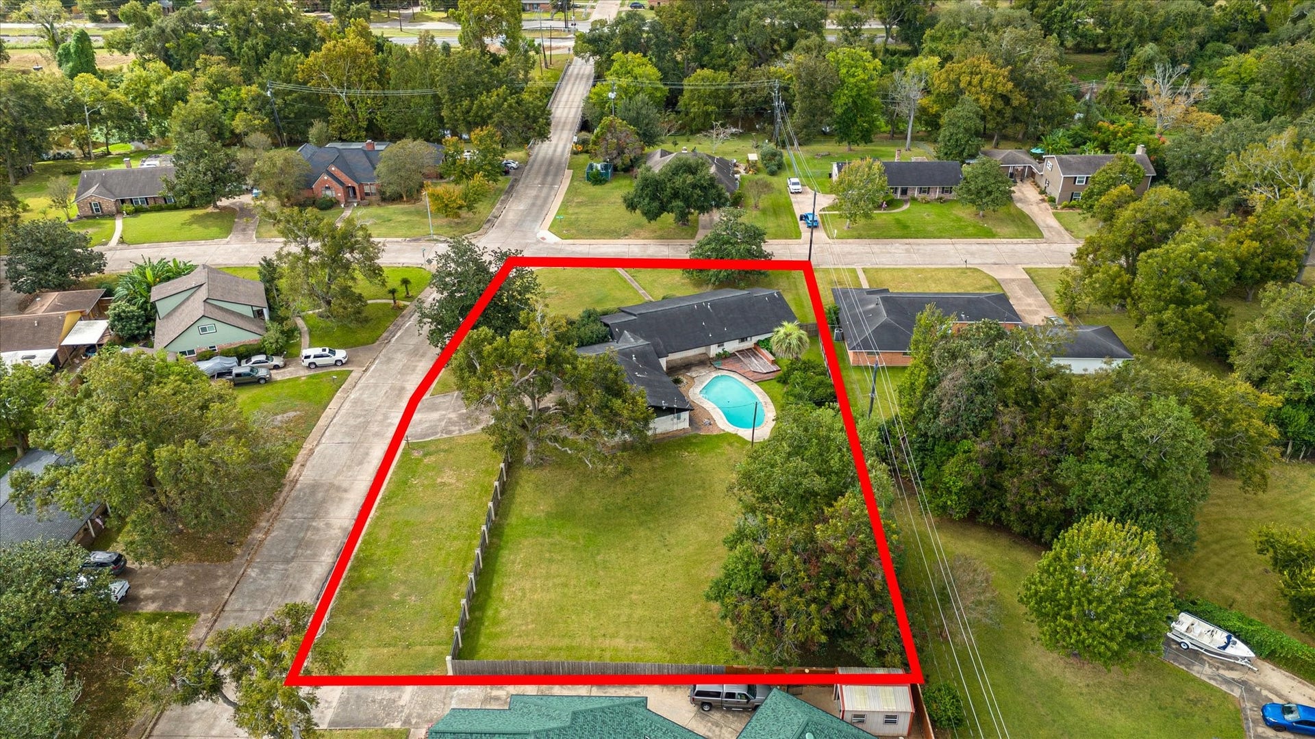 102 Oyster Bend Lane, Lake Jackson, TX 77566