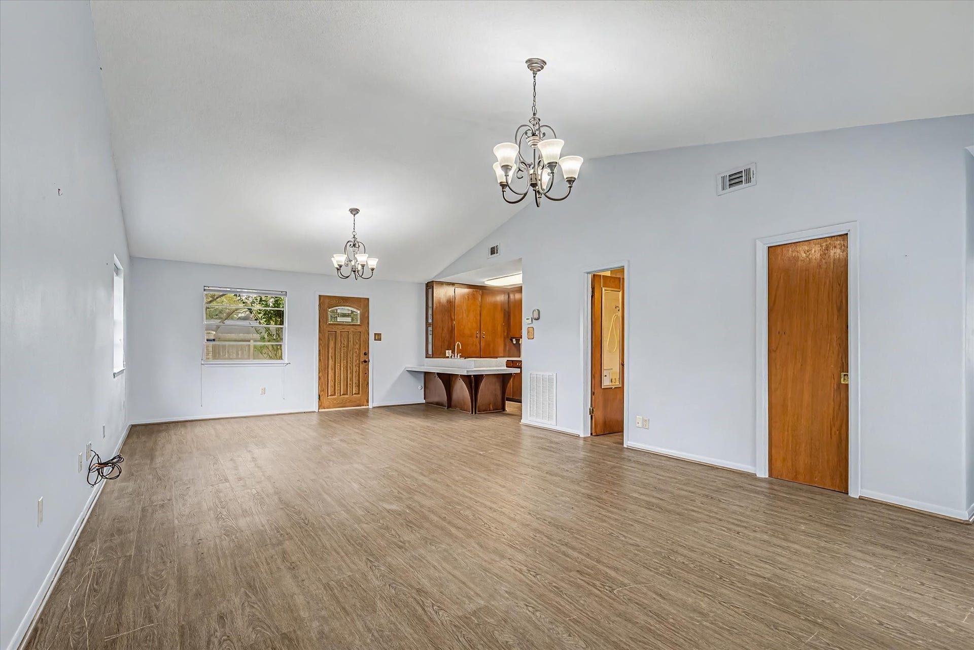 102 Oyster Bend Lane, Lake Jackson, TX 77566