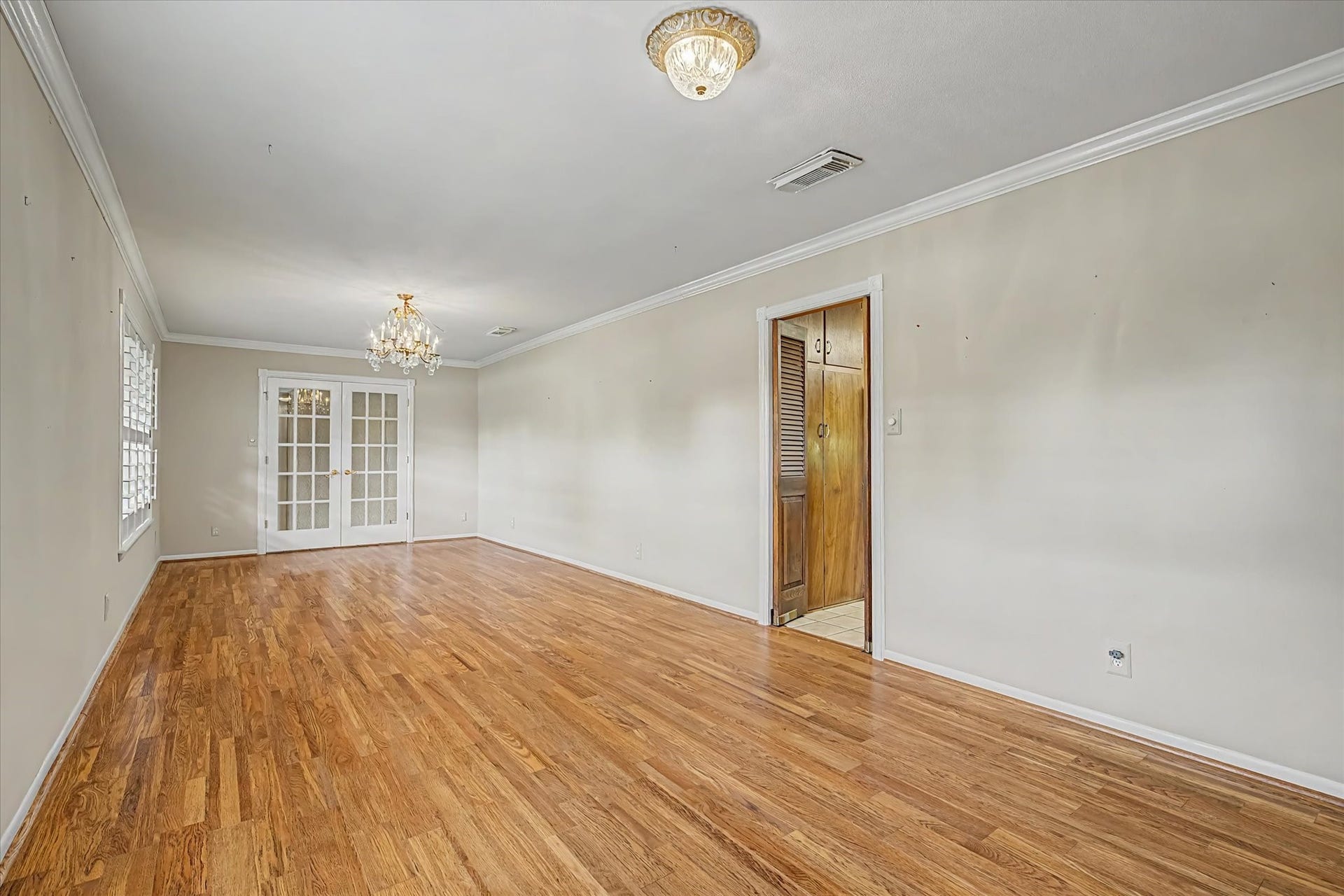 102 Oyster Bend Lane, Lake Jackson, TX 77566