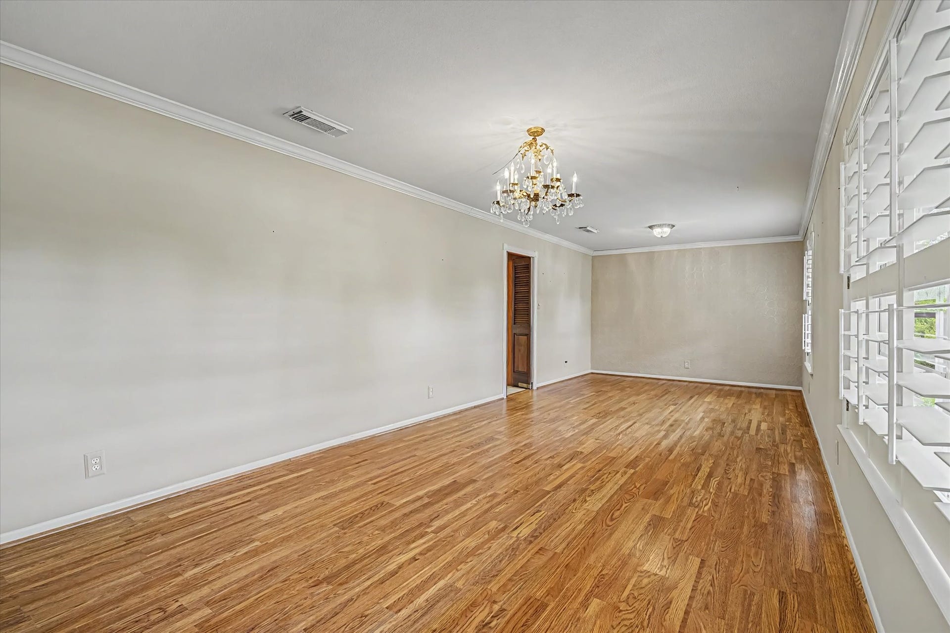 102 Oyster Bend Lane, Lake Jackson, TX 77566