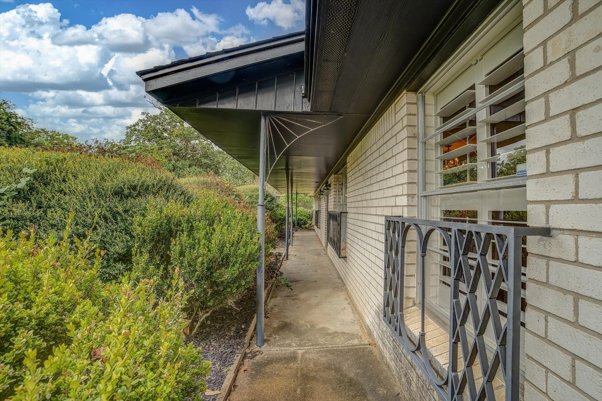 102 Oyster Bend Lane, Lake Jackson, TX 77566