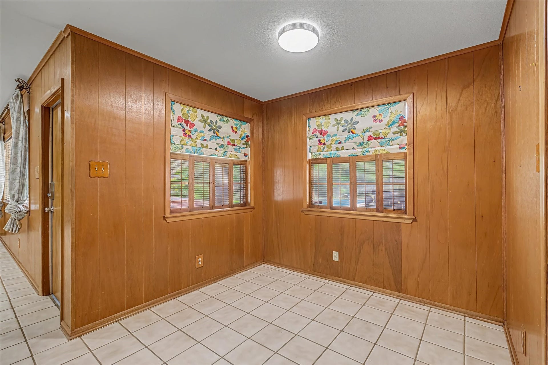 102 Oyster Bend Lane, Lake Jackson, TX 77566