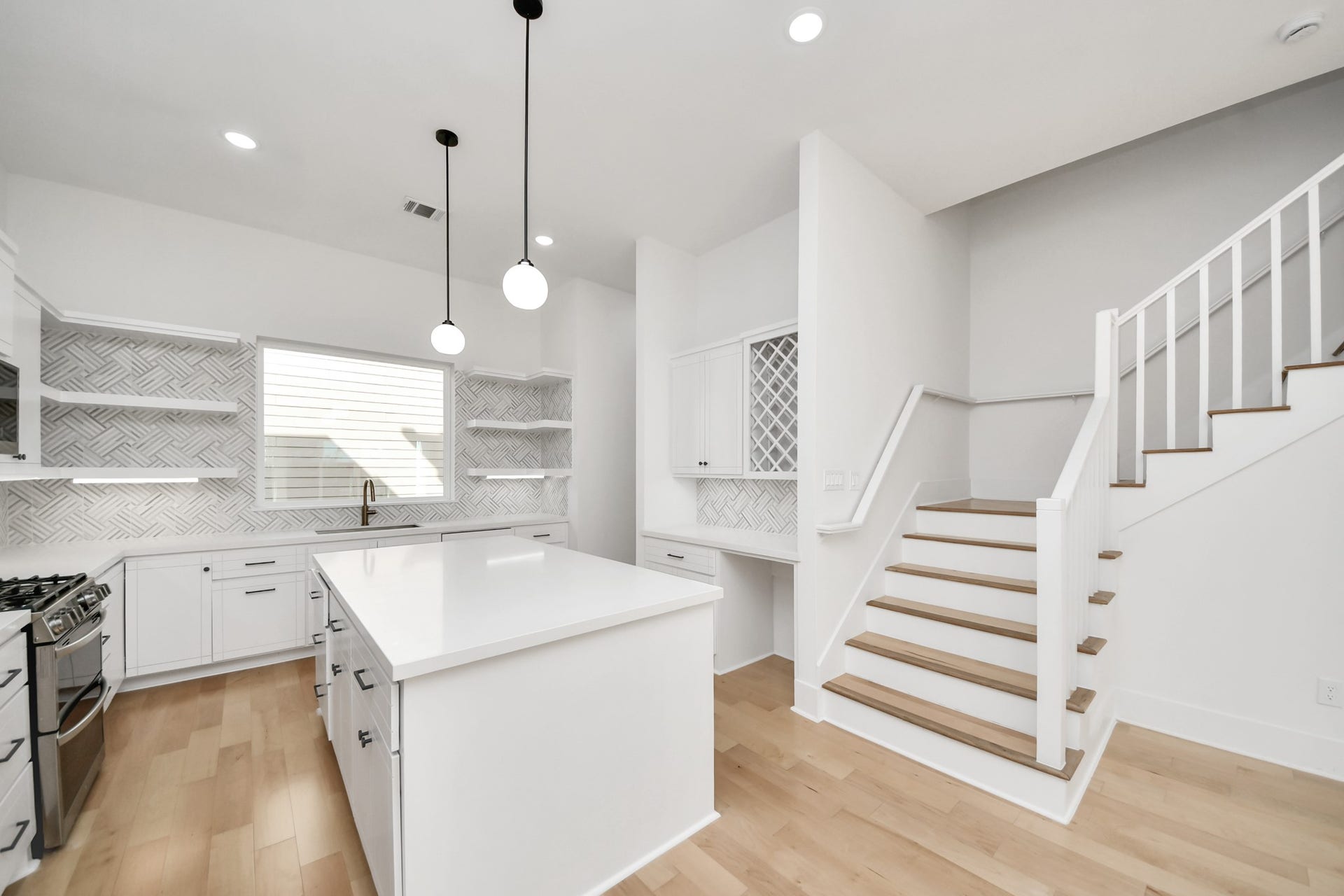 2611 Sherwin Street, Houston, TX 77007 2611 Sherwin Street, Houston, TX 77007