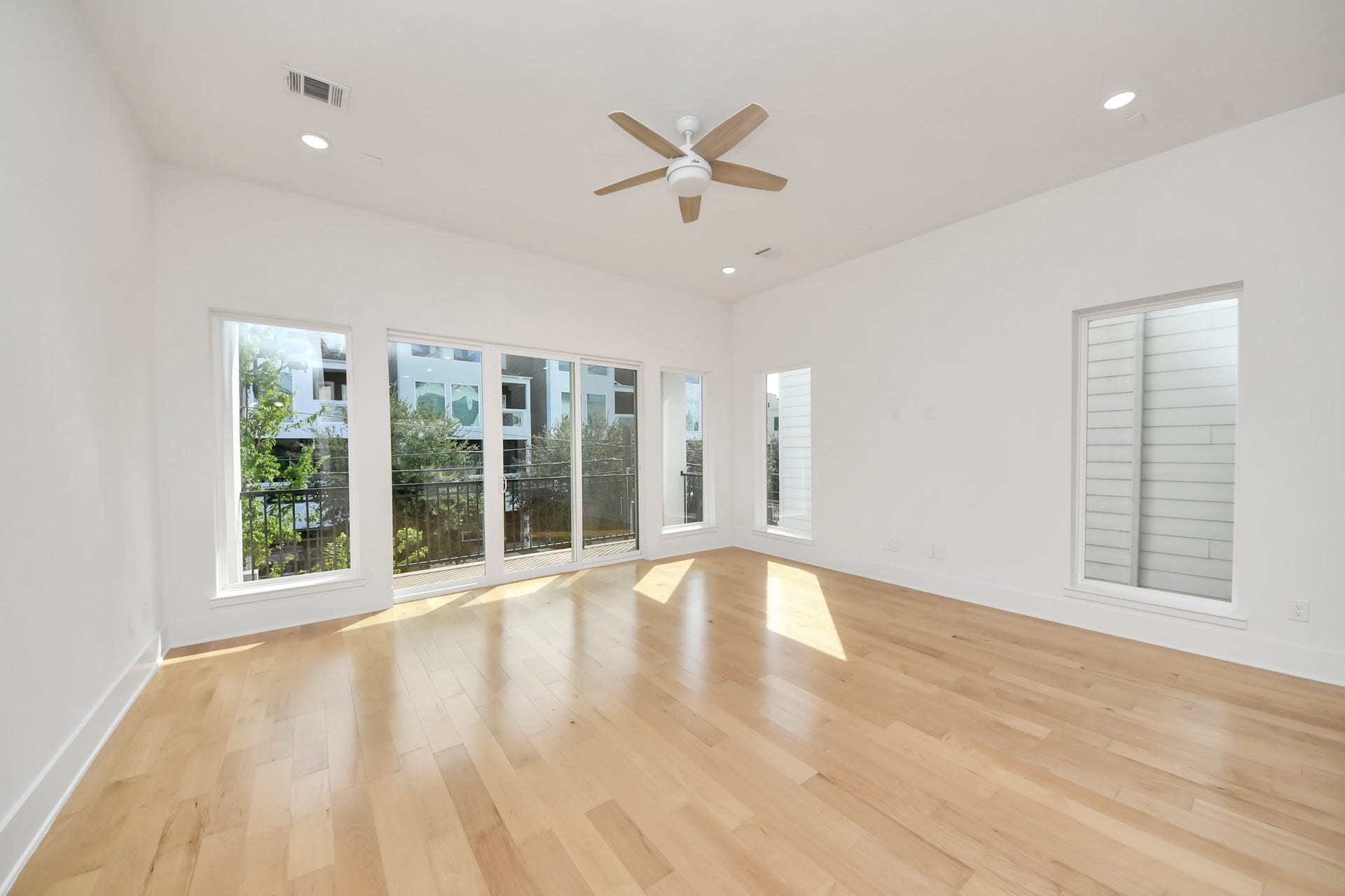 2611 Sherwin Street, Houston, TX 77007 2611 Sherwin Street, Houston, TX 77007