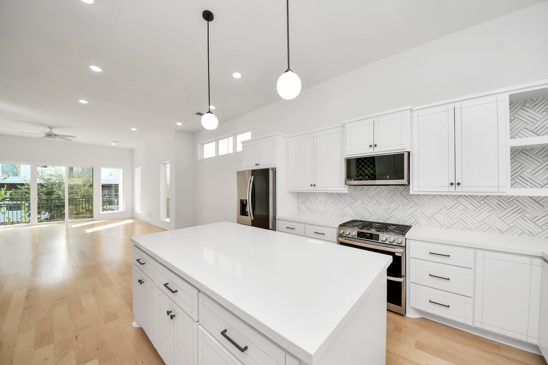 2611 Sherwin Street, Houston, TX 77007 2611 Sherwin Street, Houston, TX 77007
