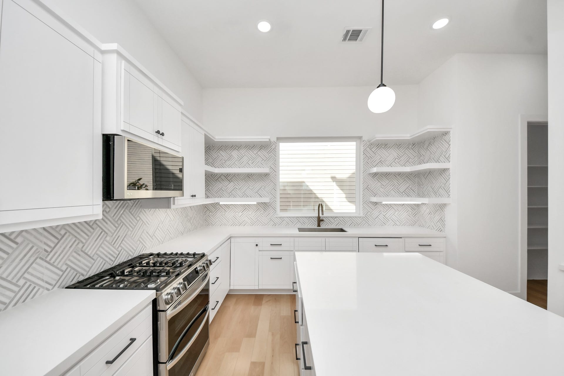 2611 Sherwin Street, Houston, TX 77007 2611 Sherwin Street, Houston, TX 77007