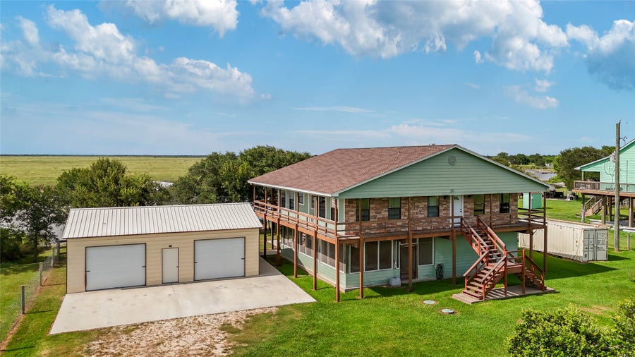 Property photo for 1847 Fairway Drive, Angleton, TX