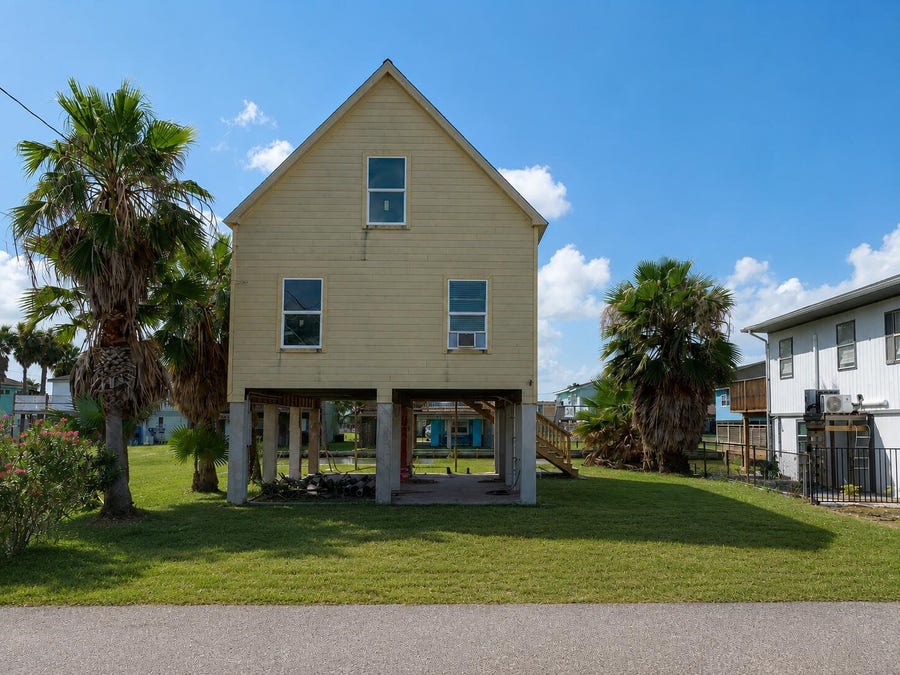 Property photo for 88 Bayou Vista Drive, Hitchcock, TX