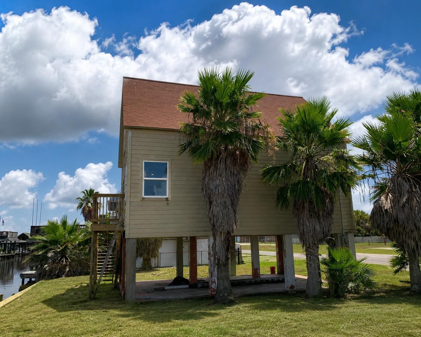 88 Bayou Vista Drive, Hitchcock, TX 77563 88 Bayou Vista Drive, Hitchcock, TX 77563