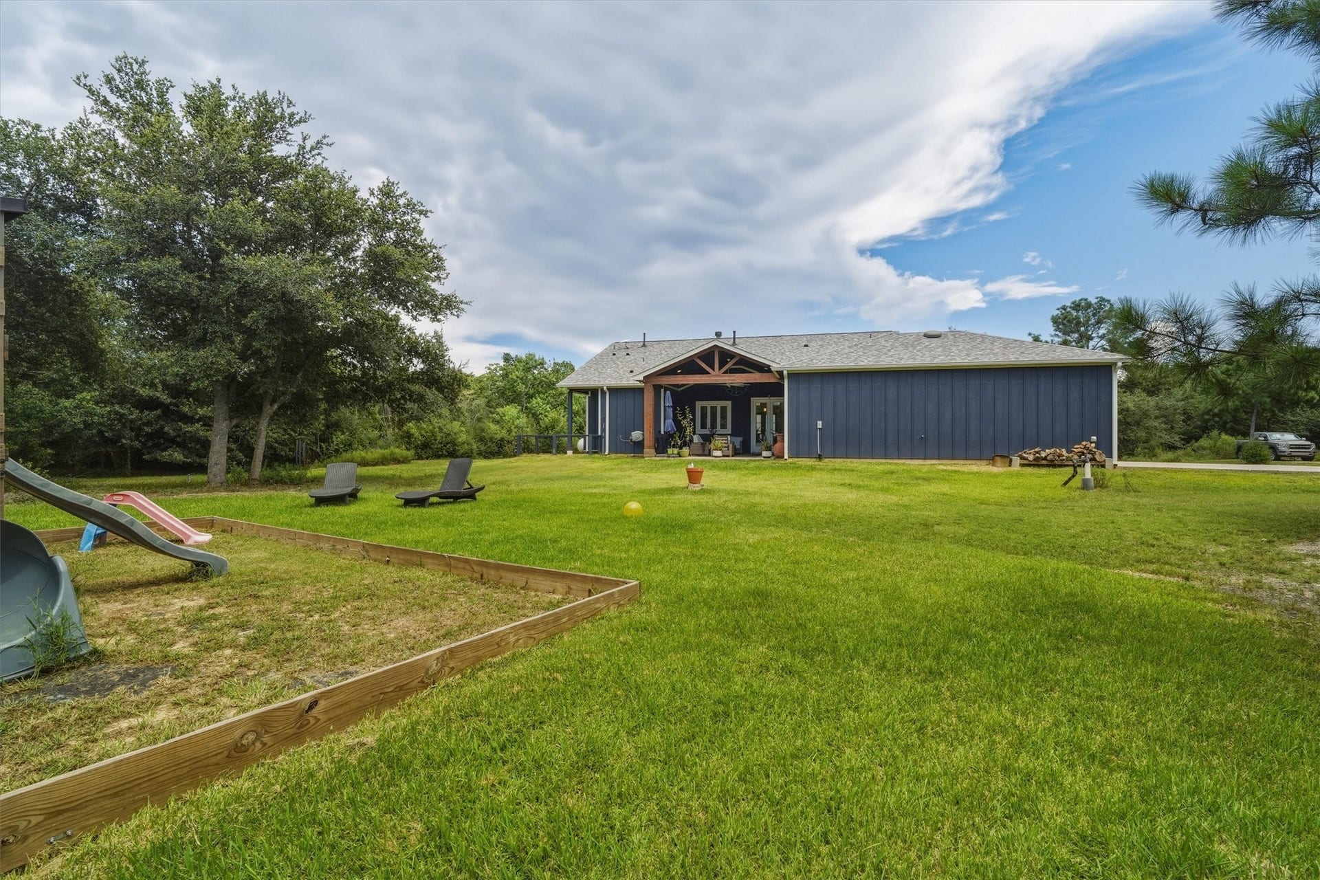 6115 San Leon Drive, Dickinson, TX 77539 Playset can stay!