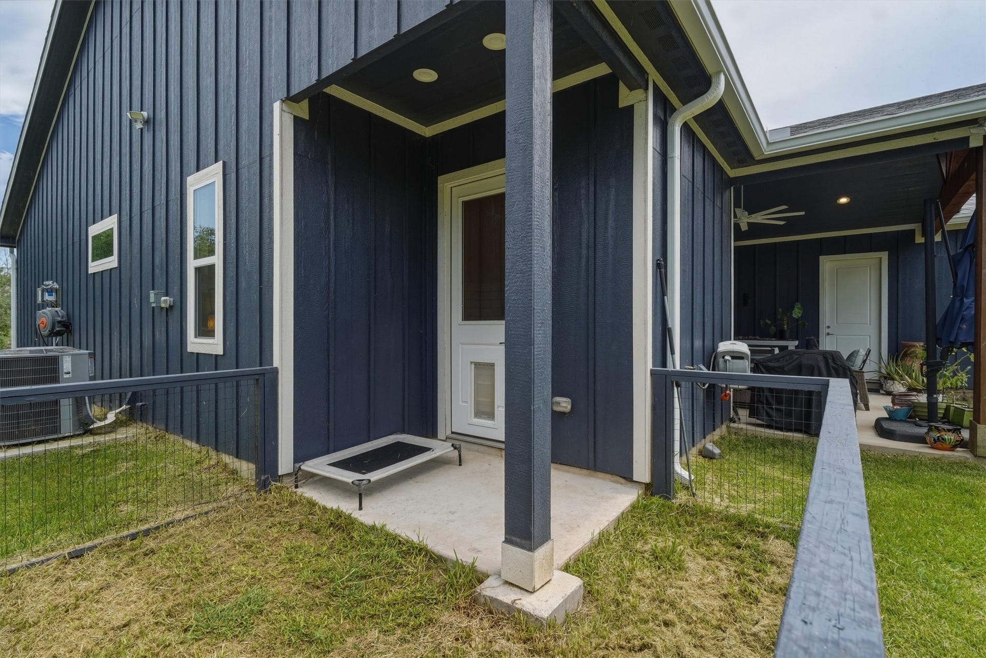 6115 San Leon Drive, Dickinson, TX 77539 Access to the laundry room, small dog run