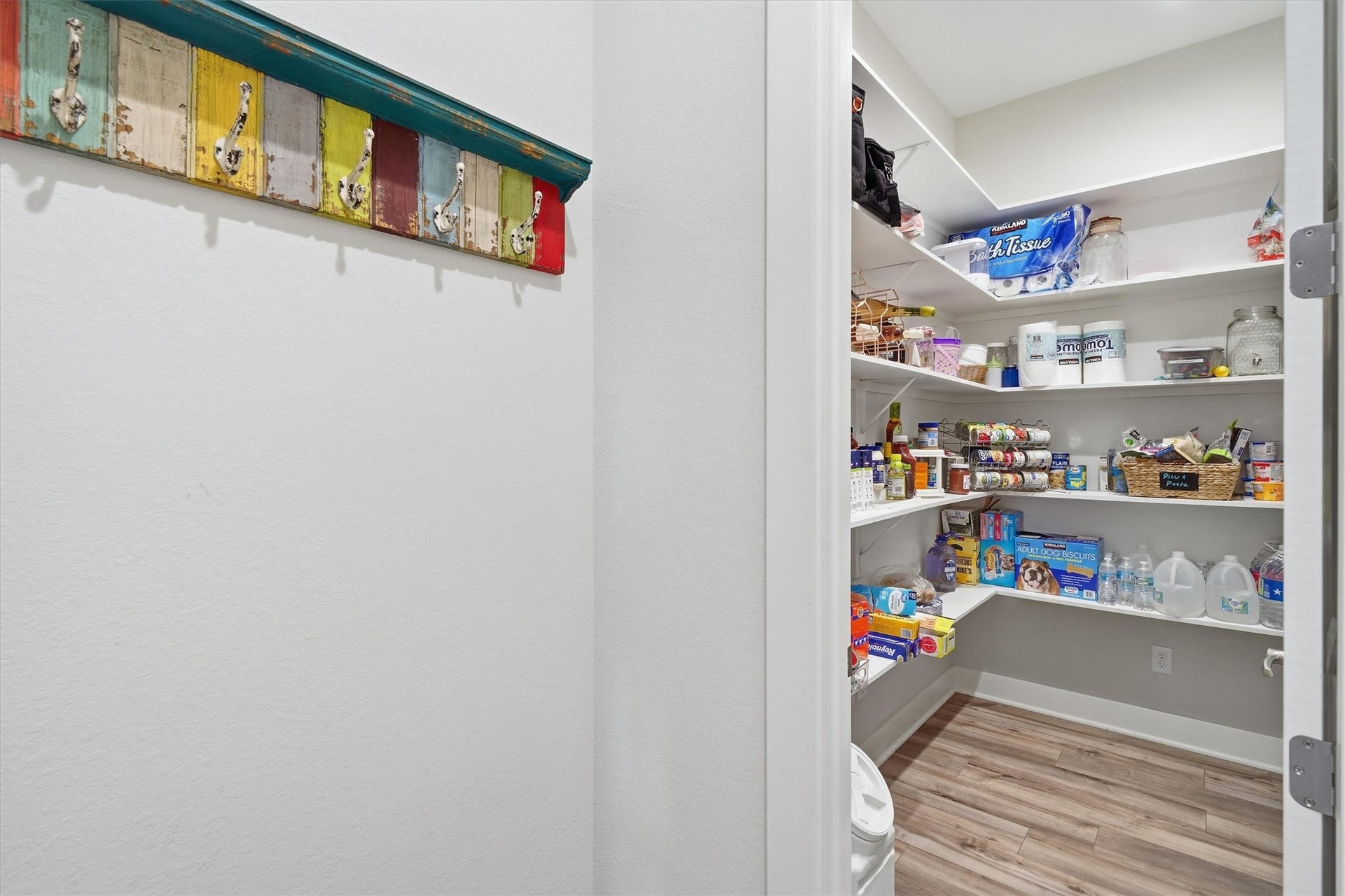 6115 San Leon Drive, Dickinson, TX 77539 Oversized walk in pantry off the kitchen