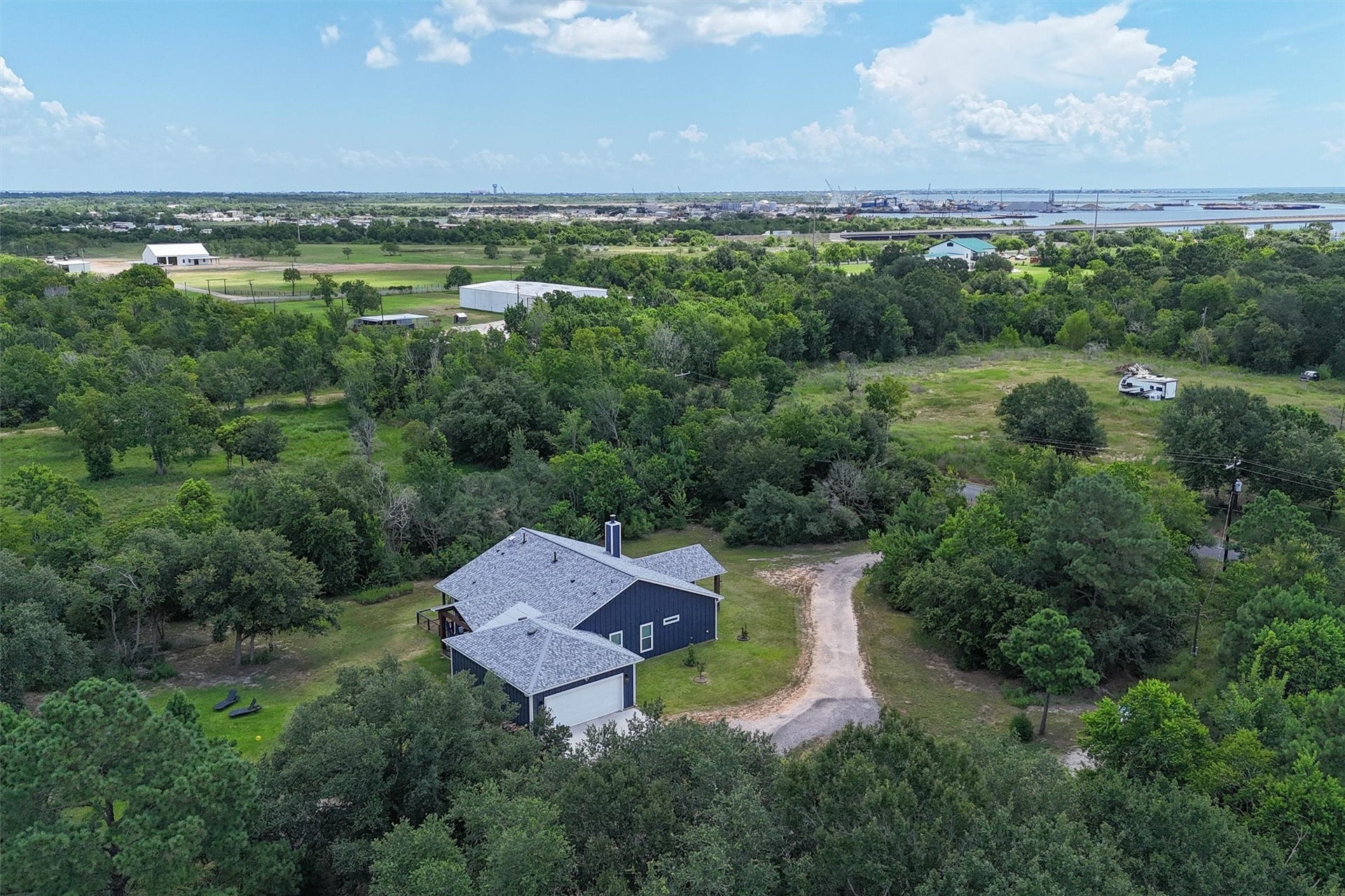 6115 San Leon Drive, Dickinson, TX 77539 Driveway with circle drive and RV hookups
