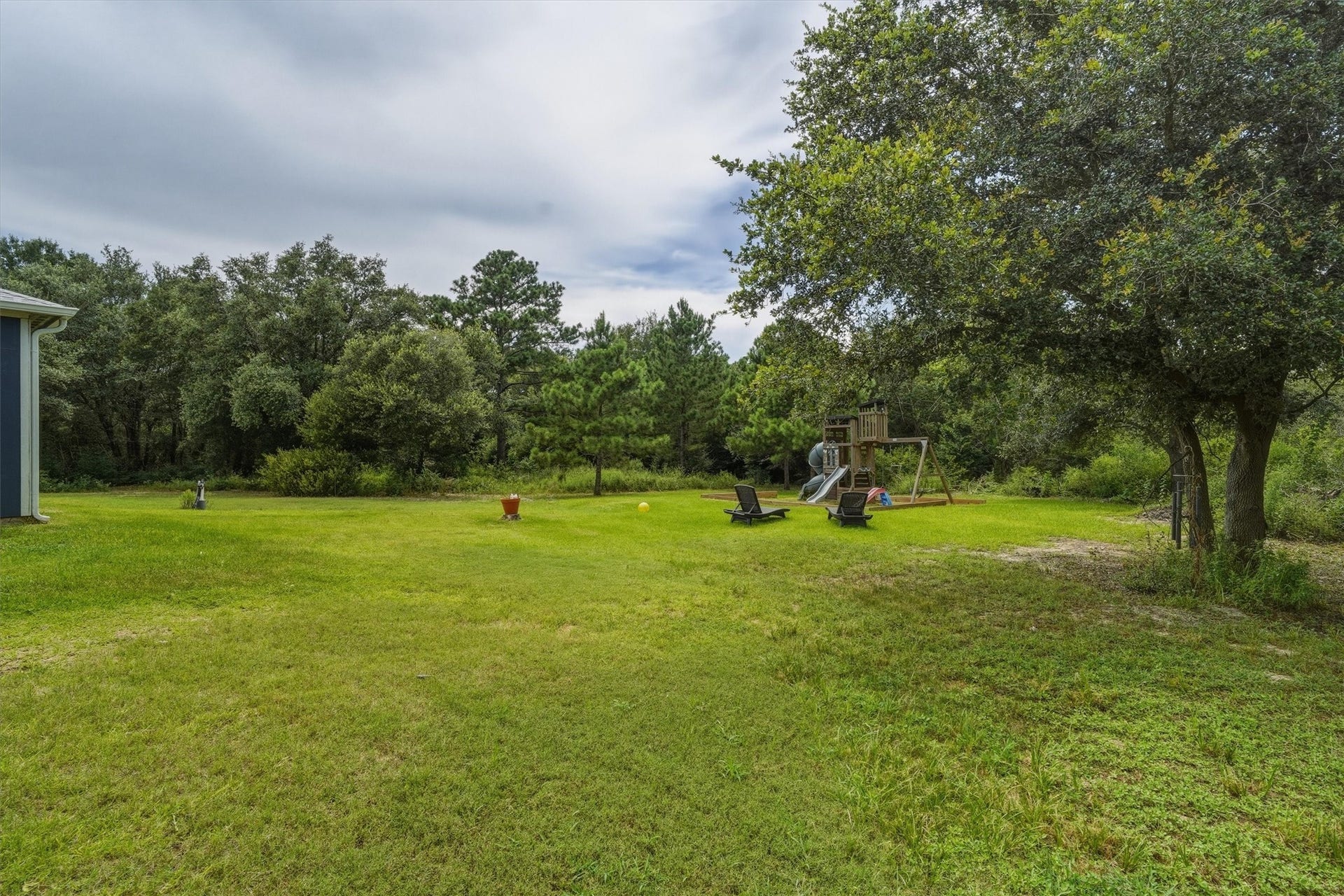 6115 San Leon Drive, Dickinson, TX 77539 Picturesque View!