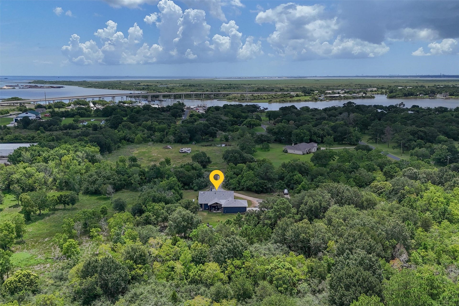 6115 San Leon Drive, Dickinson, TX 77539 Easy access to Galveston Bay!