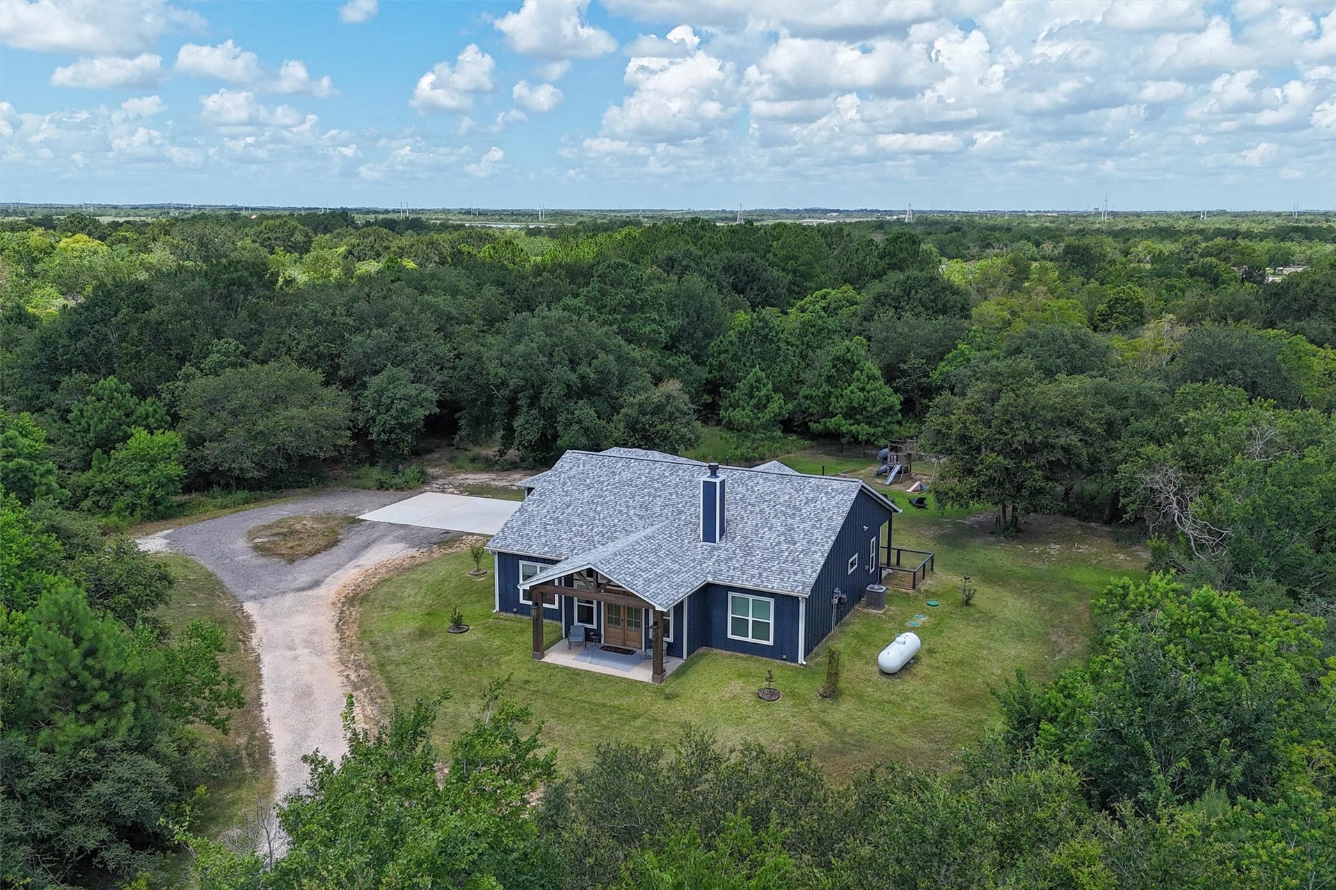 6115 San Leon Drive, Dickinson, TX 77539 Overhead view of the circle drive