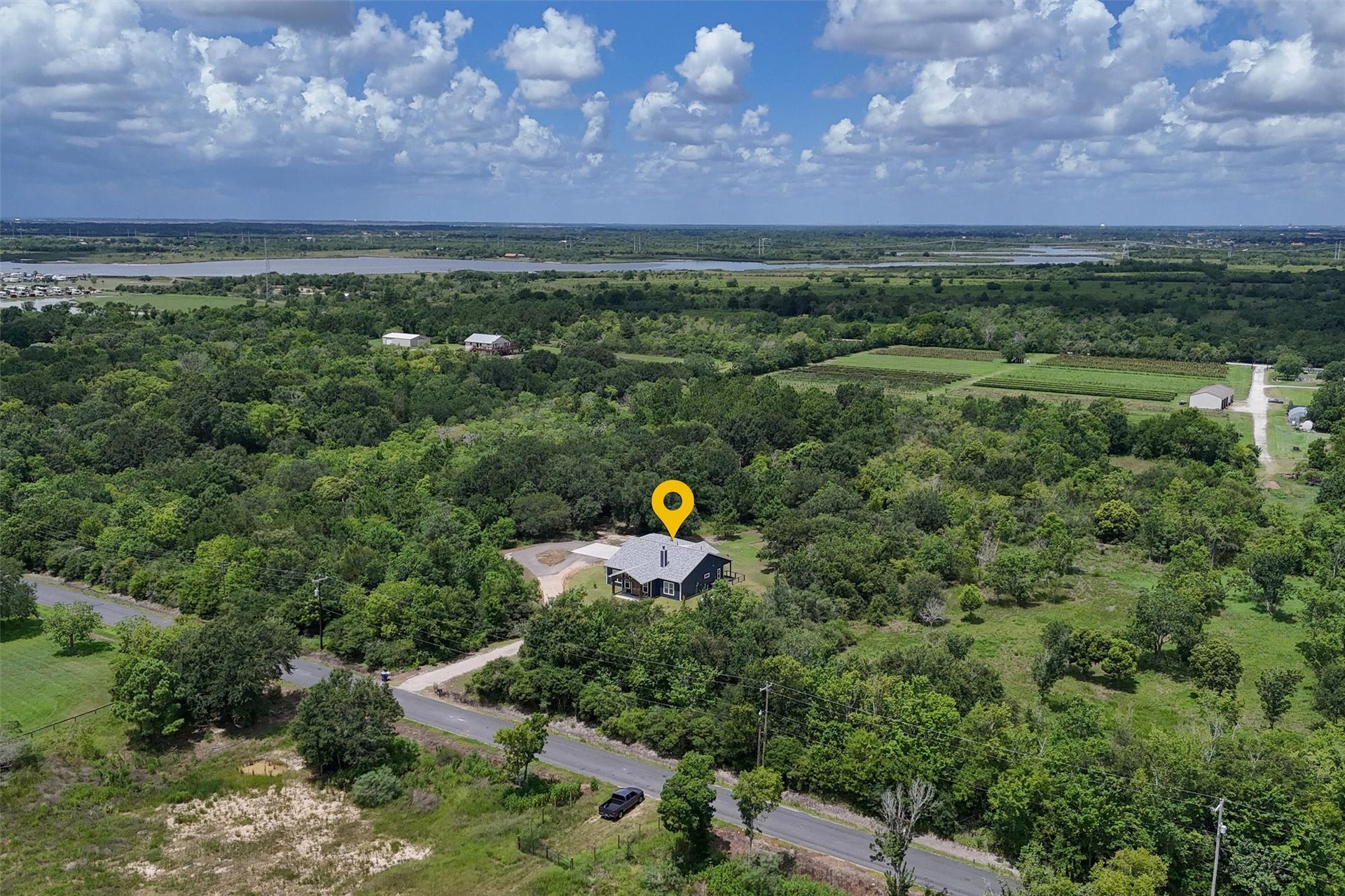6115 San Leon Drive, Dickinson, TX 77539 Easy access to Galveston Bay!