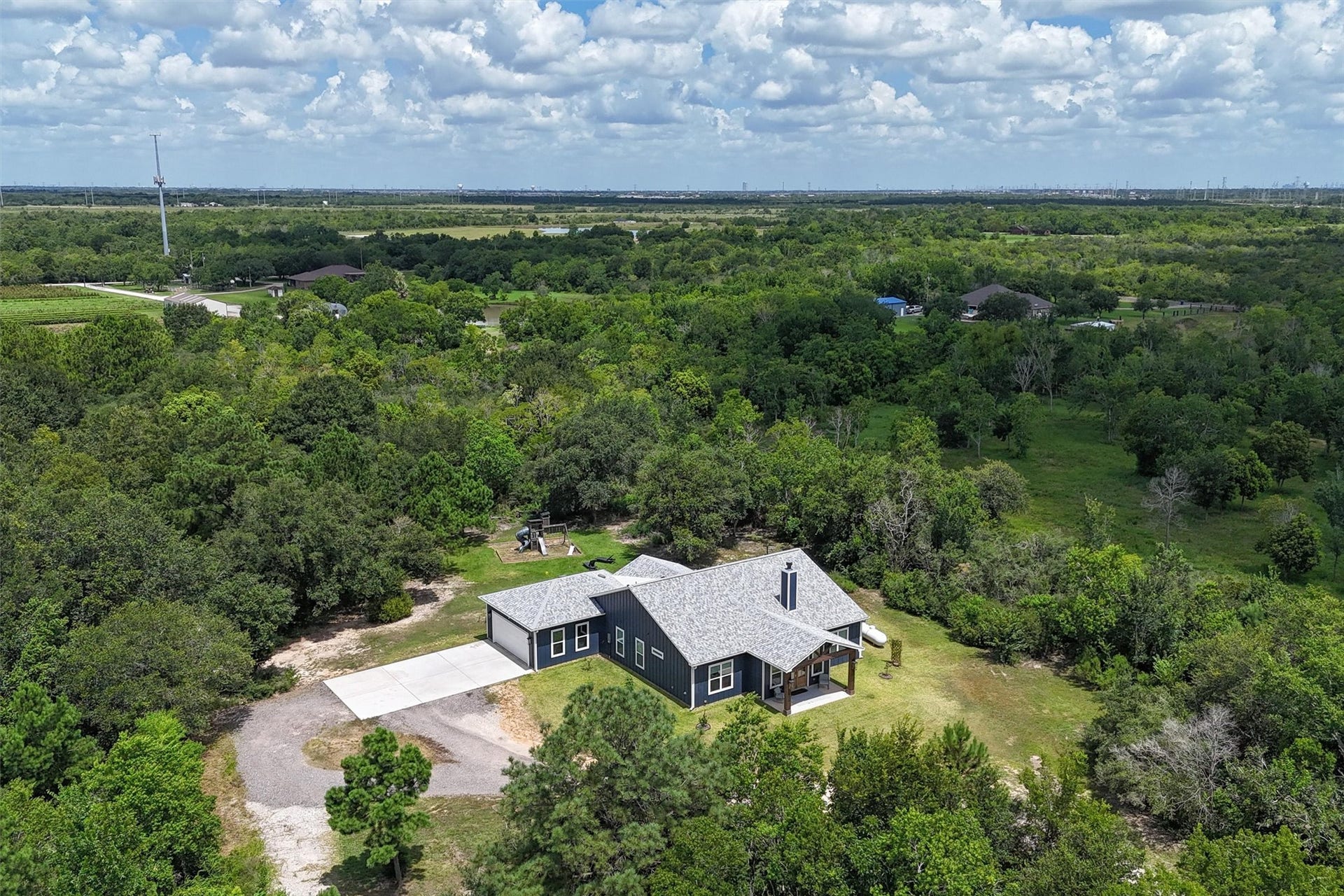 6115 San Leon Drive, Dickinson, TX 77539 Driveway with circle drive and RV hookups