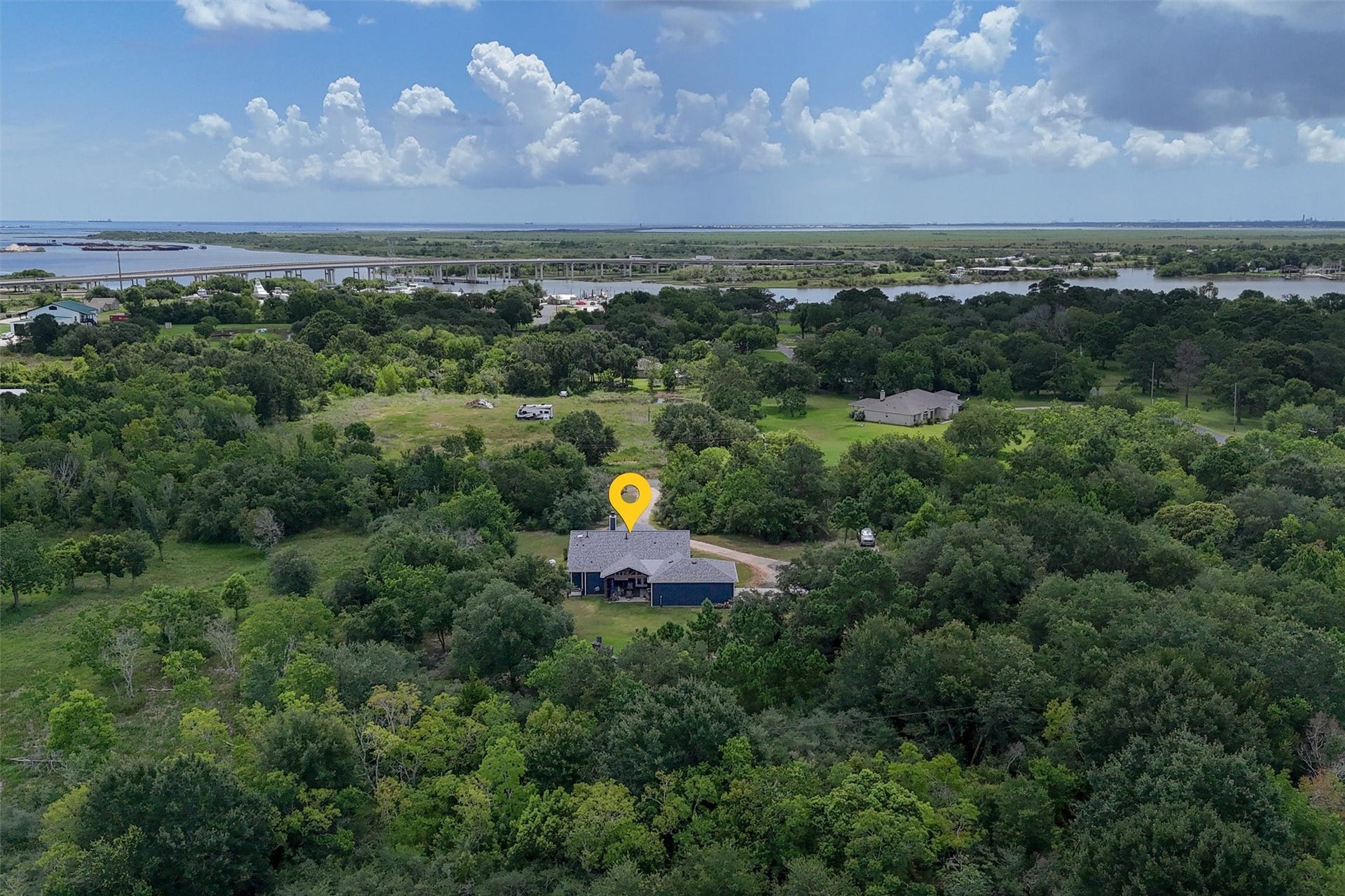 6115 San Leon Drive, Dickinson, TX 77539 Easy access to Galveston Bay!