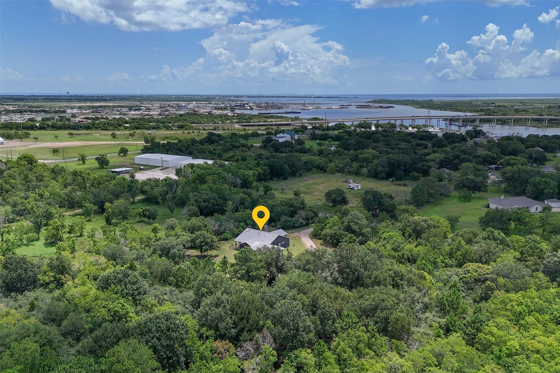 6115 San Leon Drive, Dickinson, TX 77539 Easy access to 146.